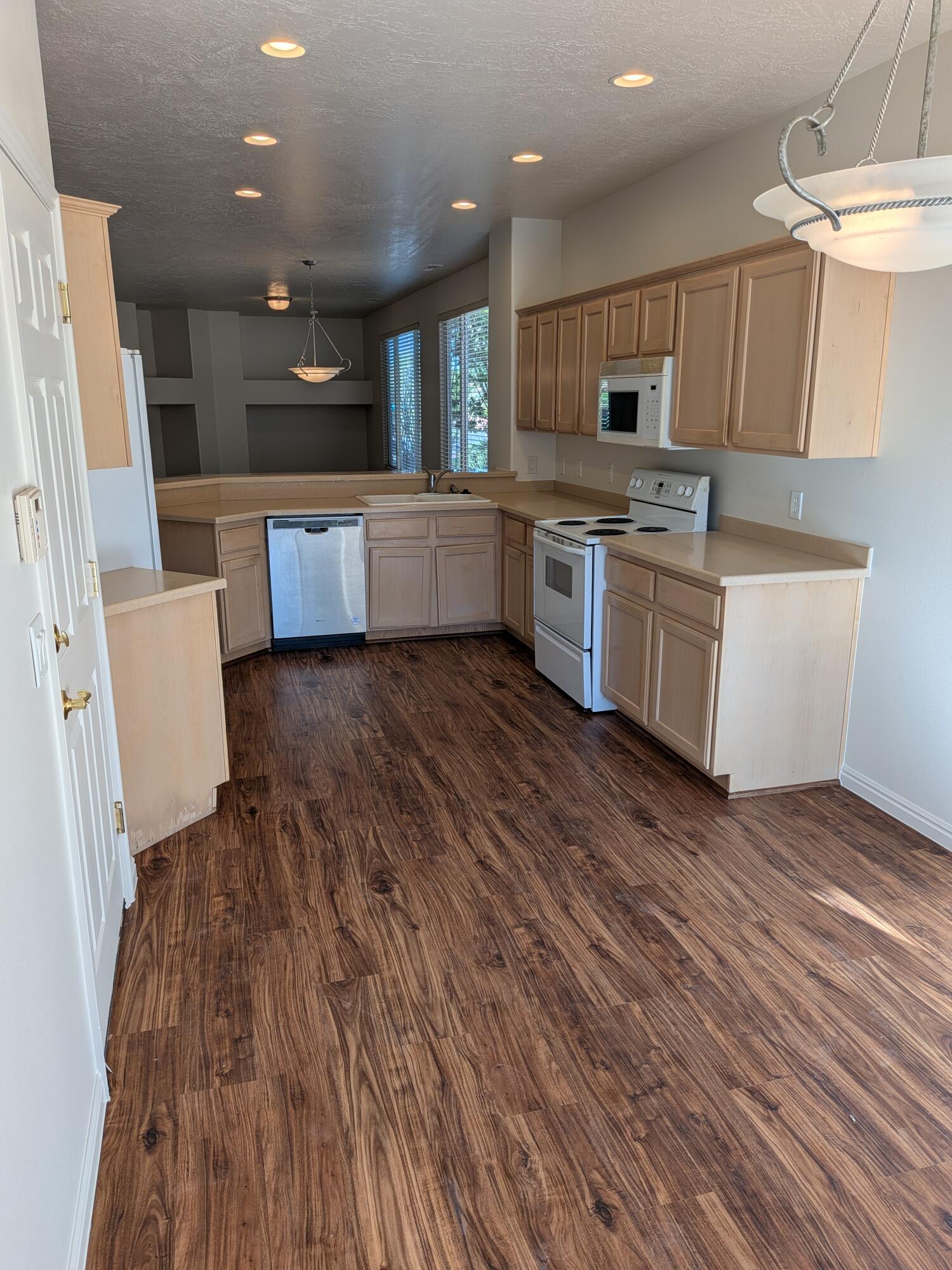 CORAL CANYON - Residential