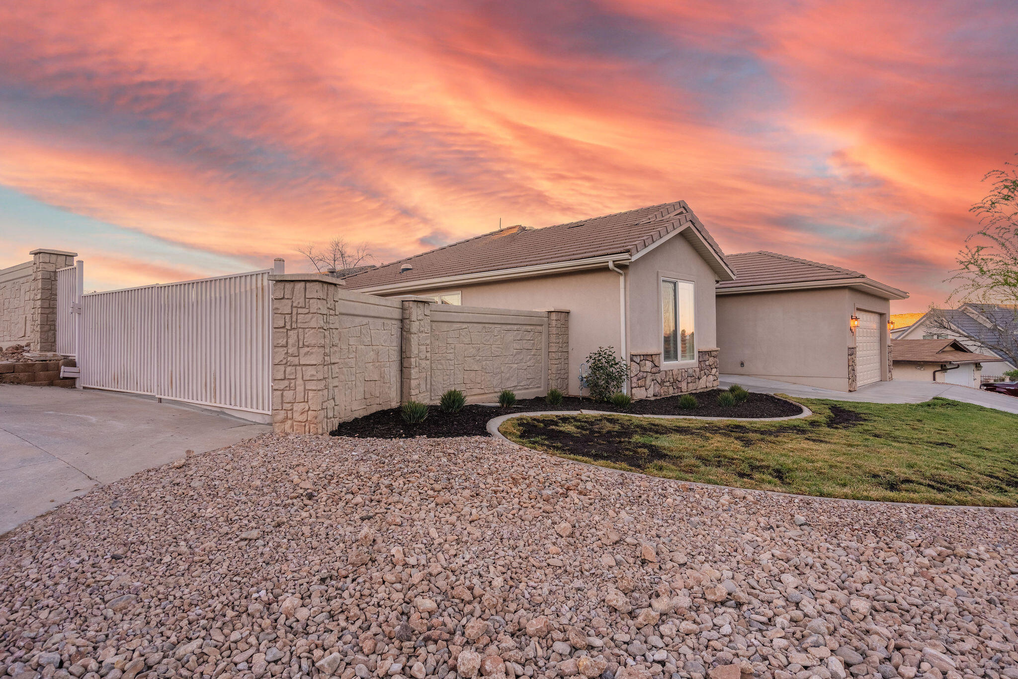 BLOOMINGTON HILLS - Residential