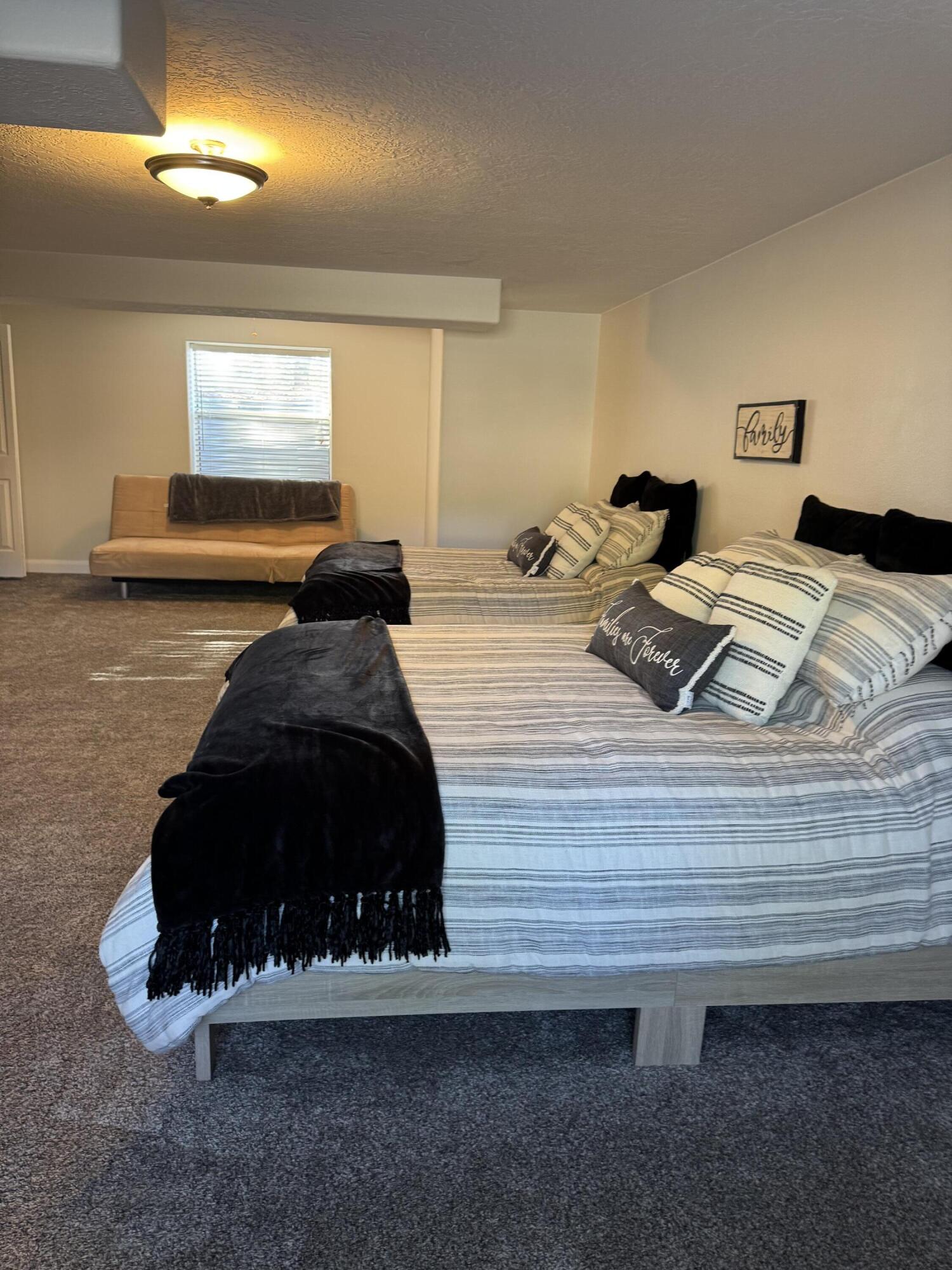 WINCHESTER HILLS - Residential