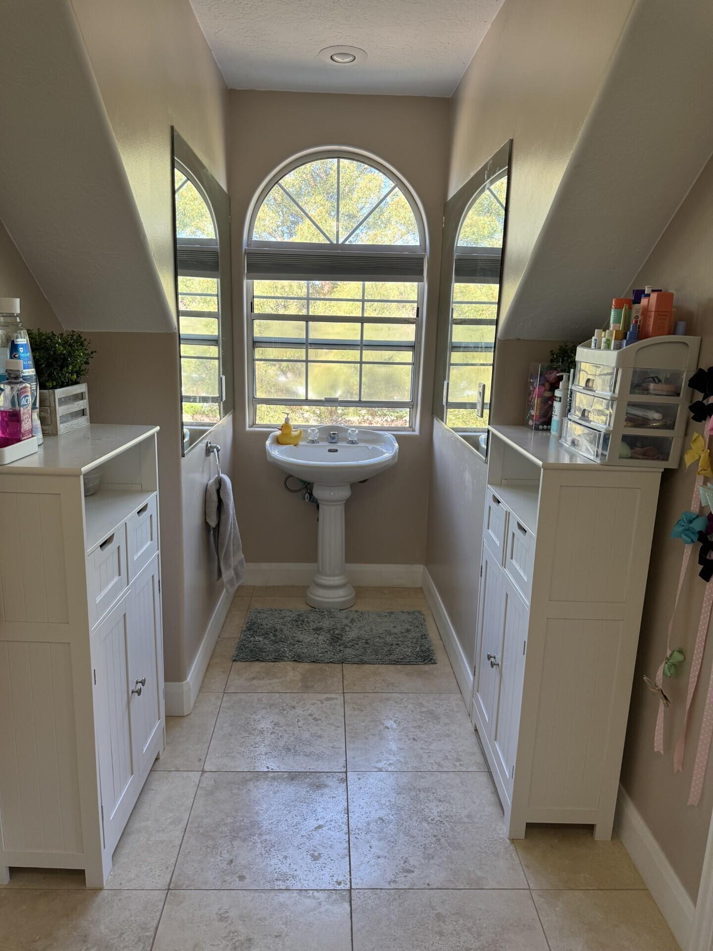 WINCHESTER HILLS - Residential