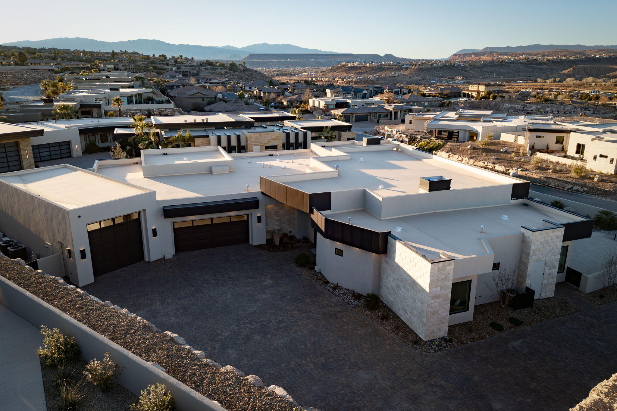 STONE CLIFF - Residential