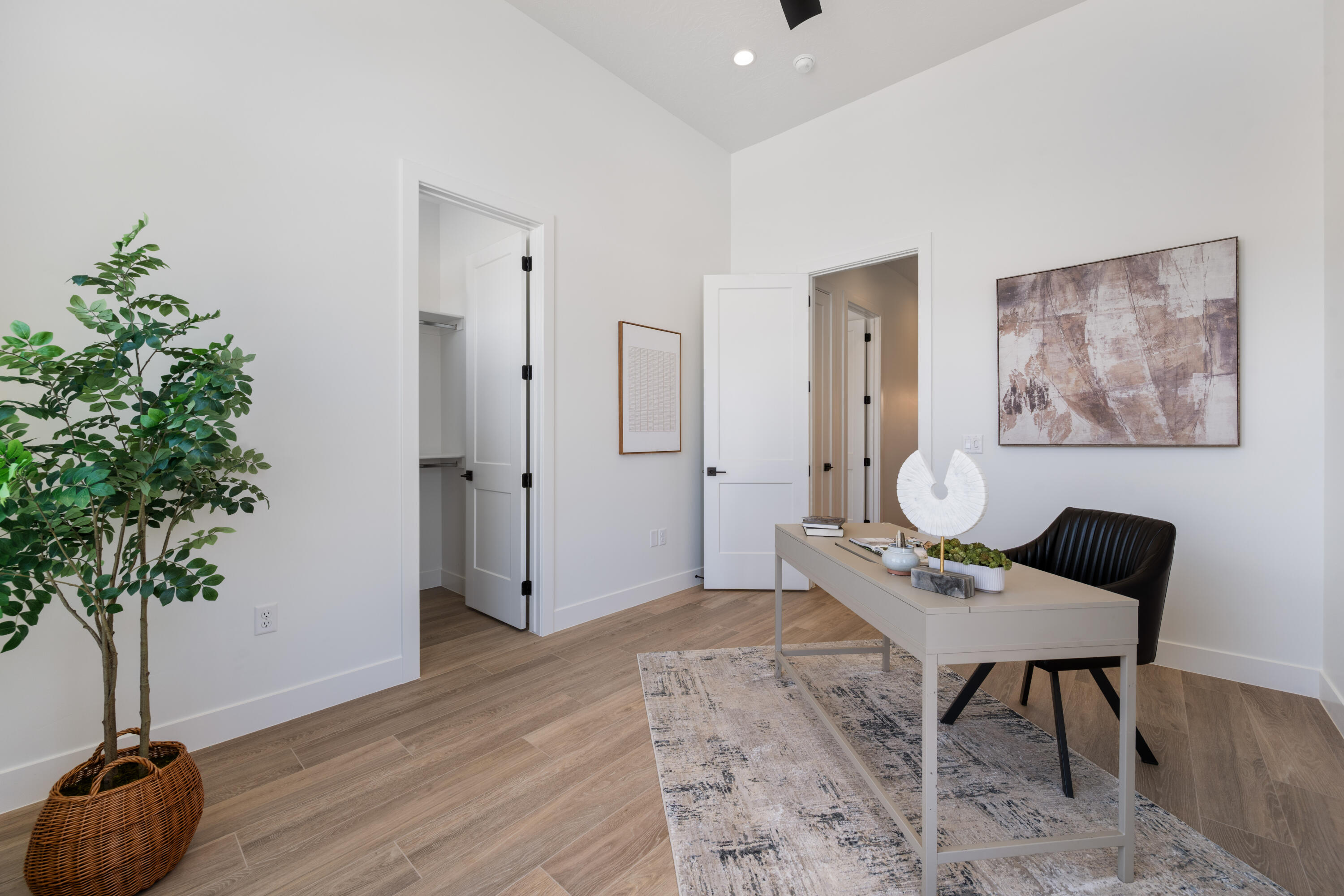 SCENIC POINTE - Residential