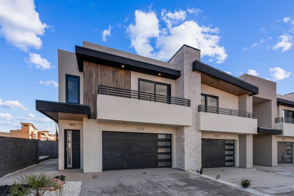 Photo of 5222 W 2440 S 126 #126, Hurricane, UT 84737 (MLS # 26-271512)