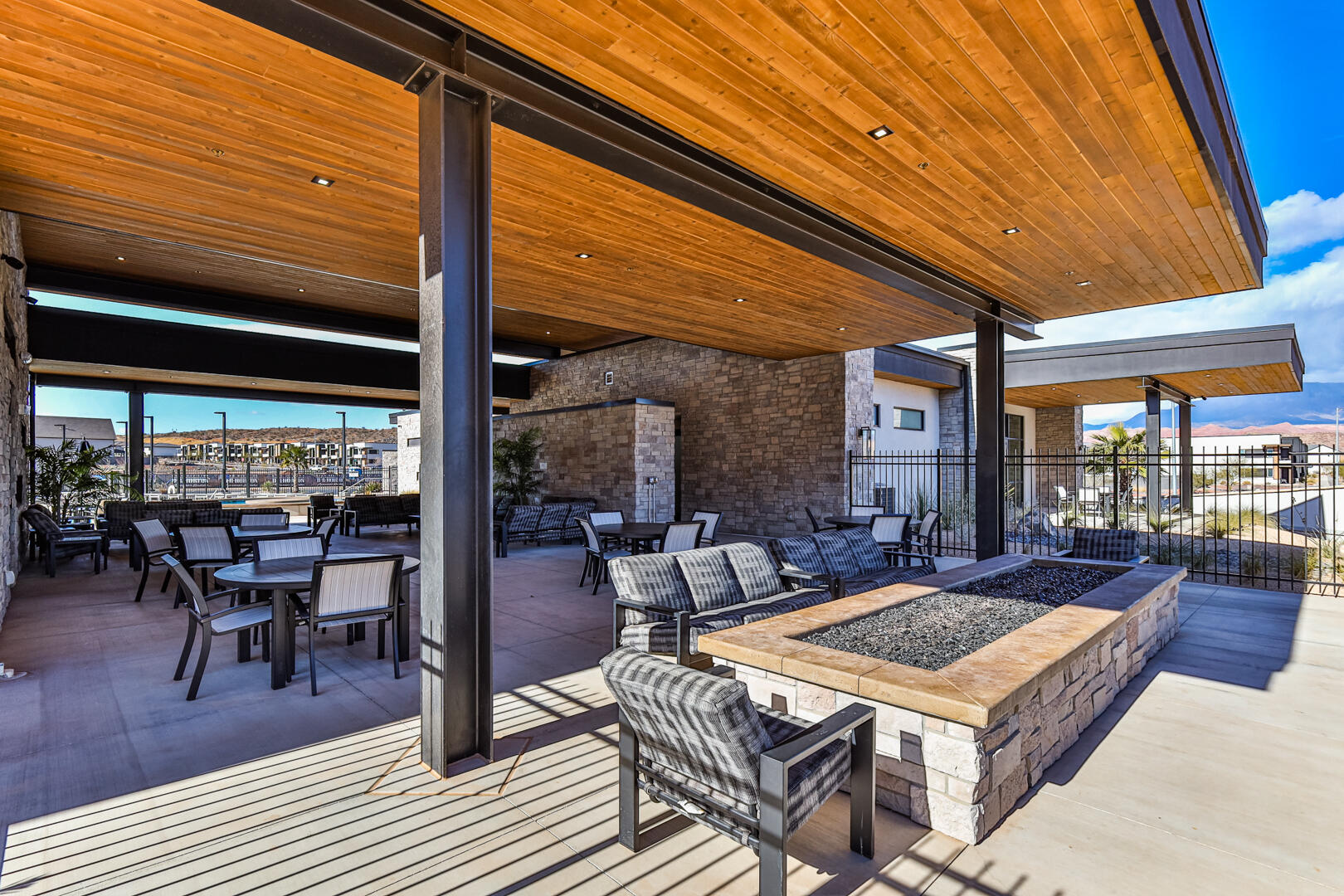 LABYRINTH PT AT LG VALLEY - Residential