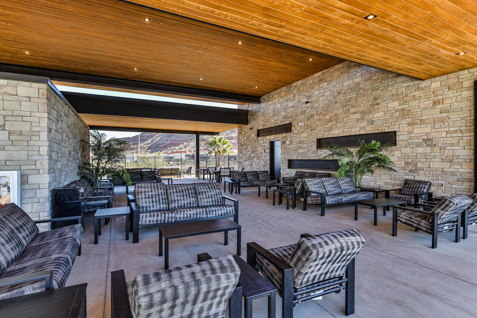 LABYRINTH PT AT LG VALLEY - Residential