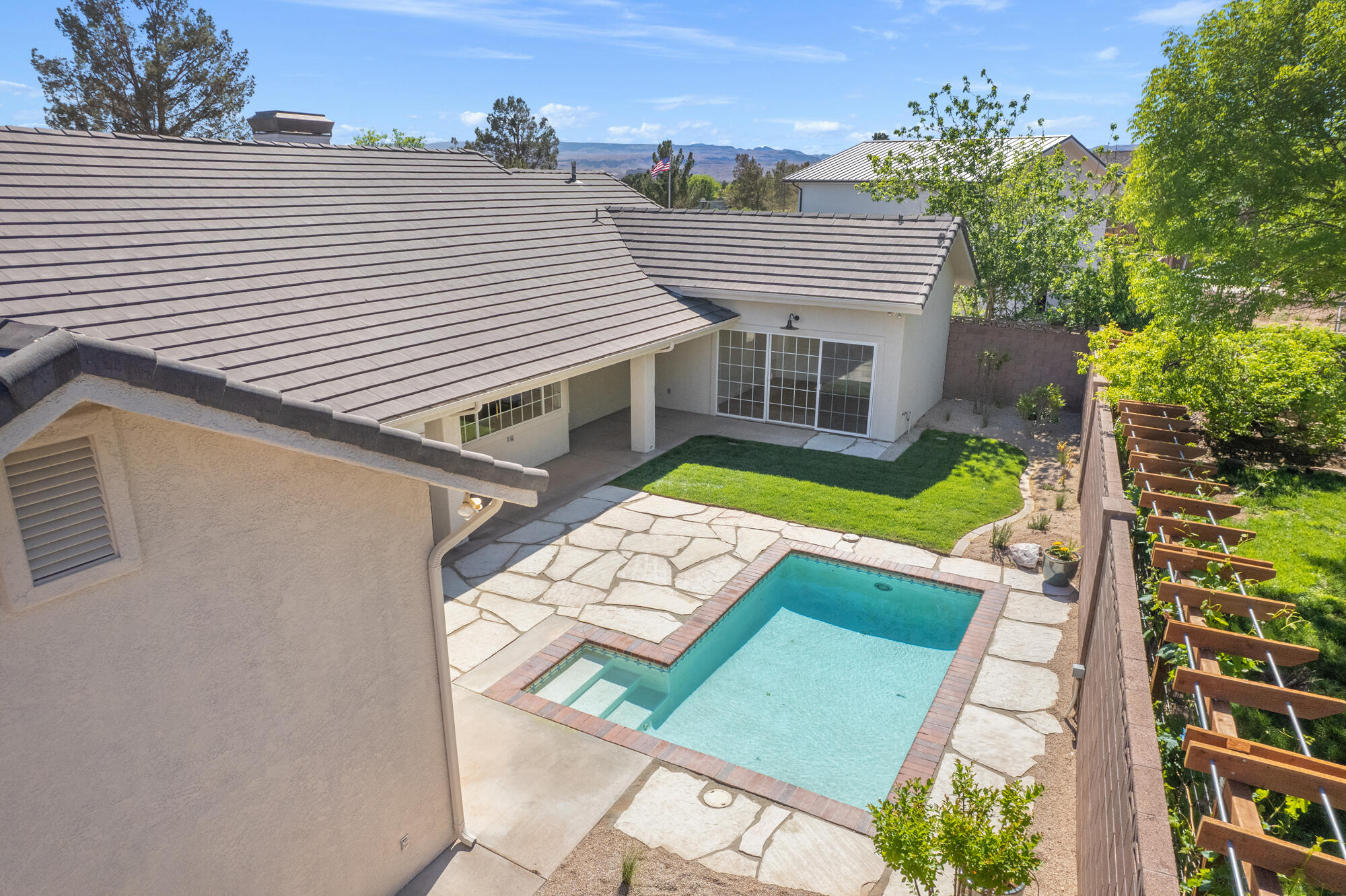 BLOOMINGTON COUNTRY CLUB - Residential