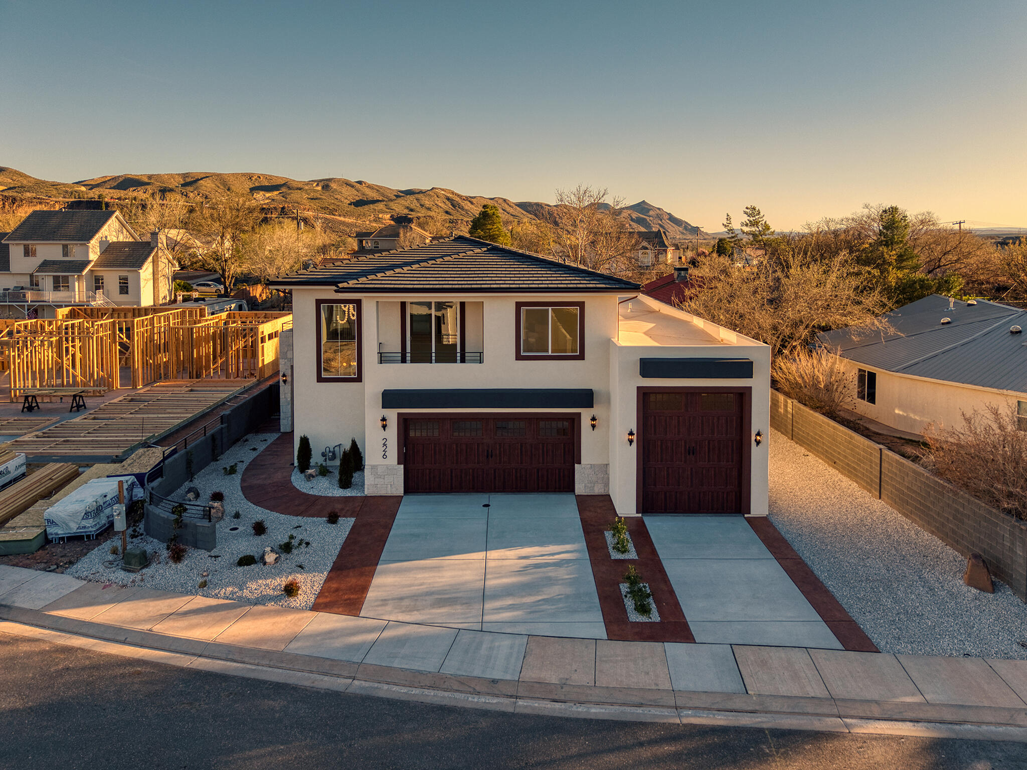 FALCON RIDGE - Residential