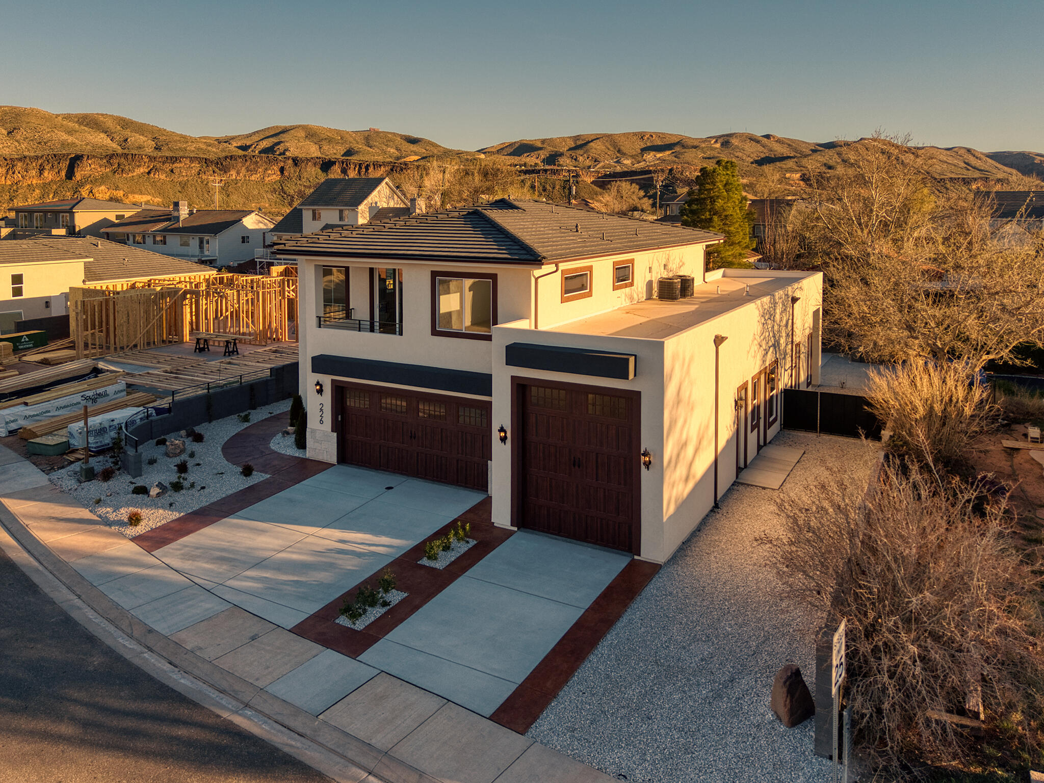 FALCON RIDGE - Residential