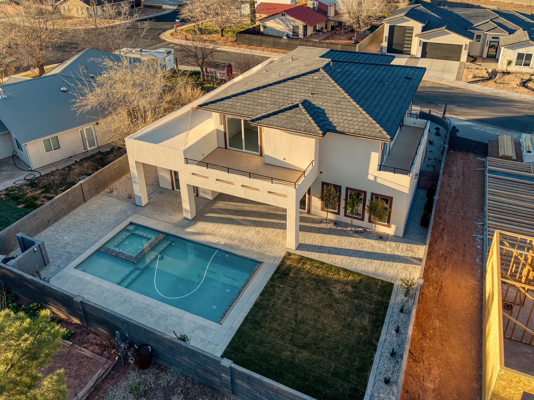 FALCON RIDGE - Residential