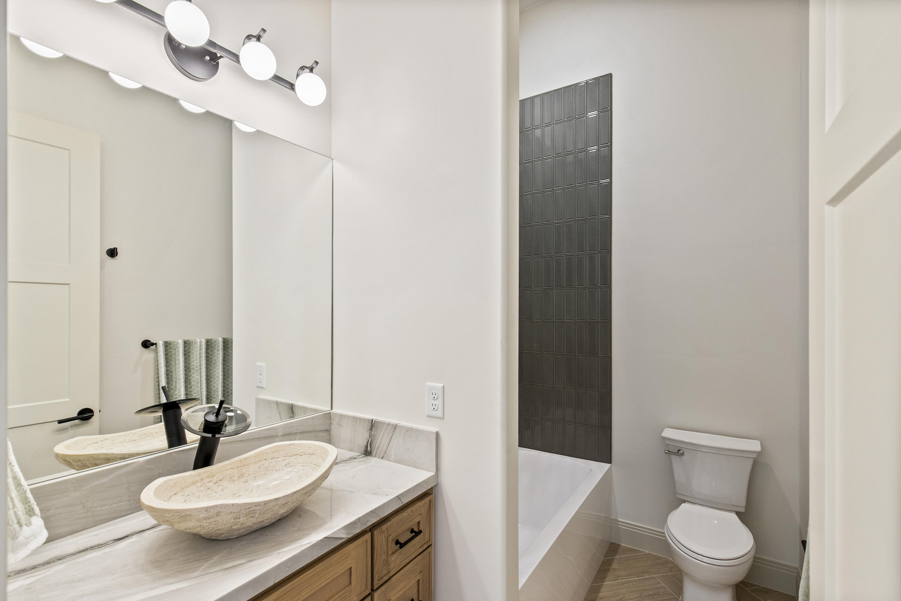 FALCON RIDGE - Residential
