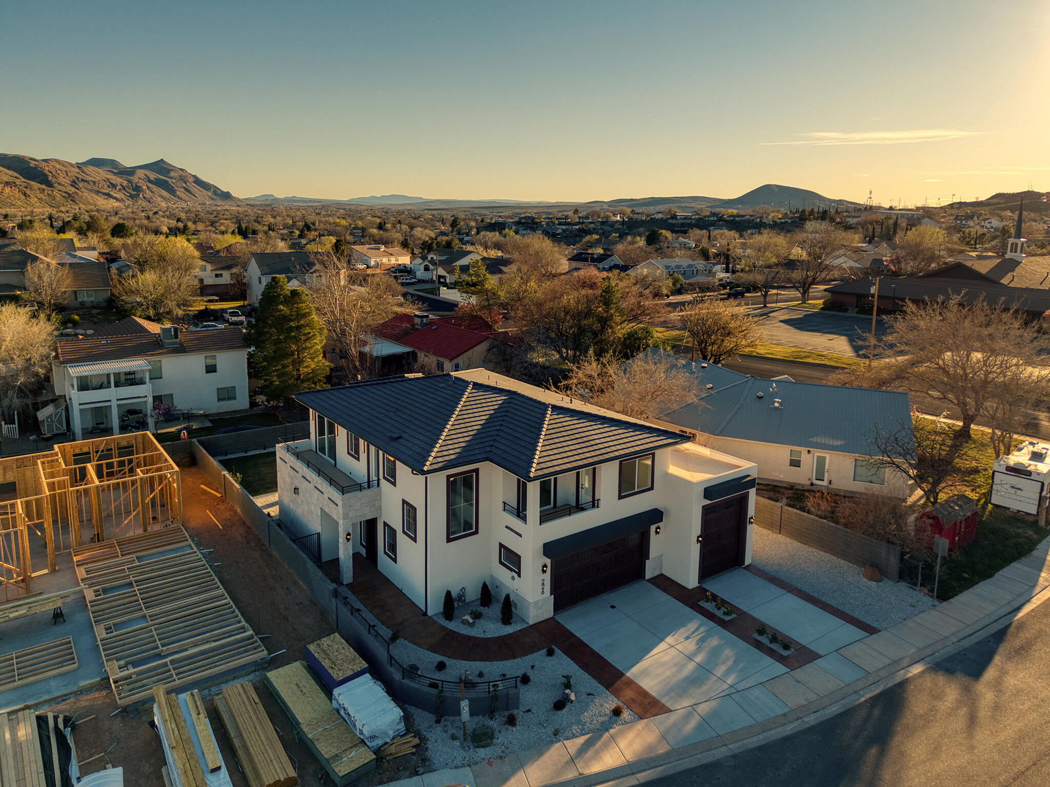 FALCON RIDGE - Residential