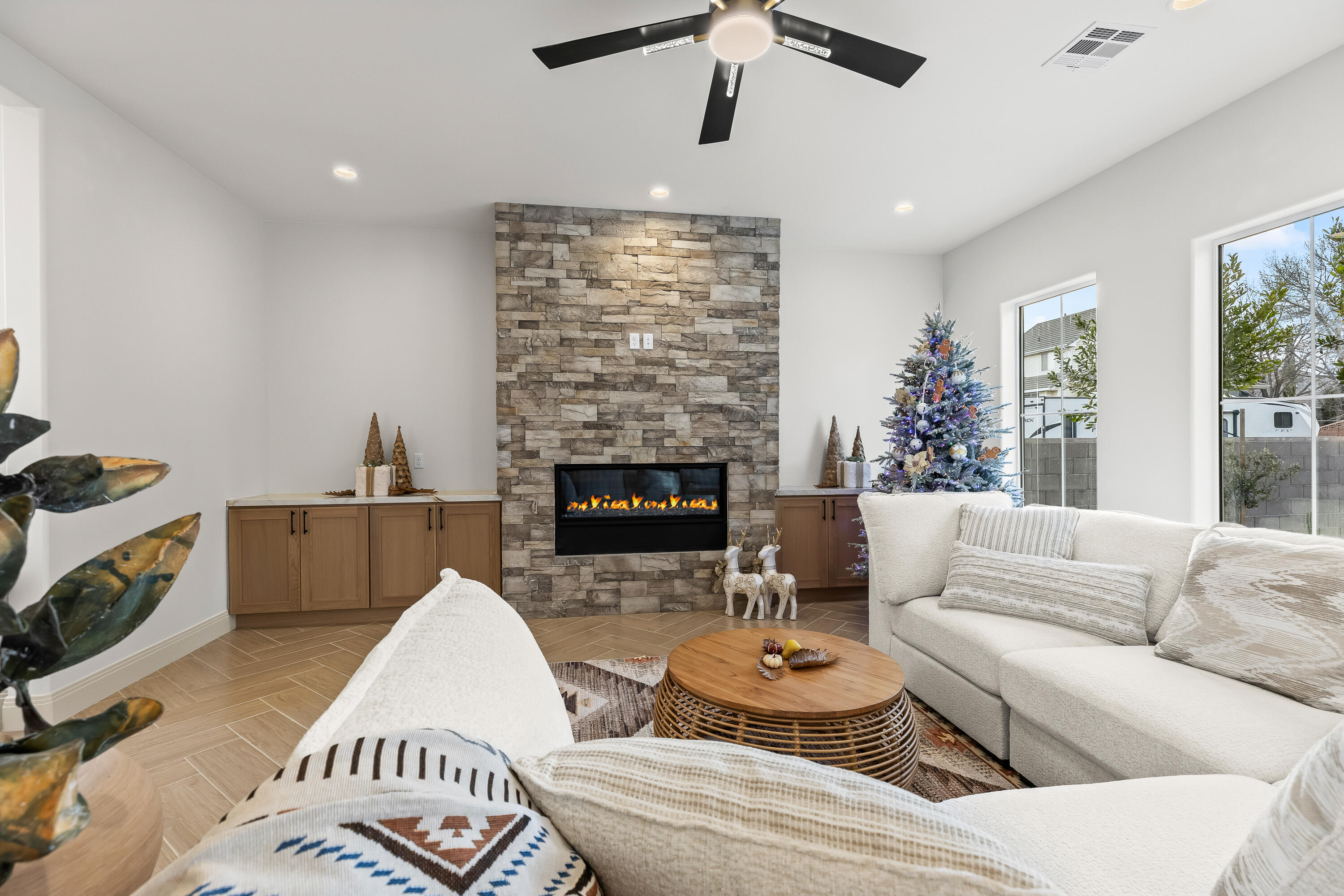 FALCON RIDGE - Residential