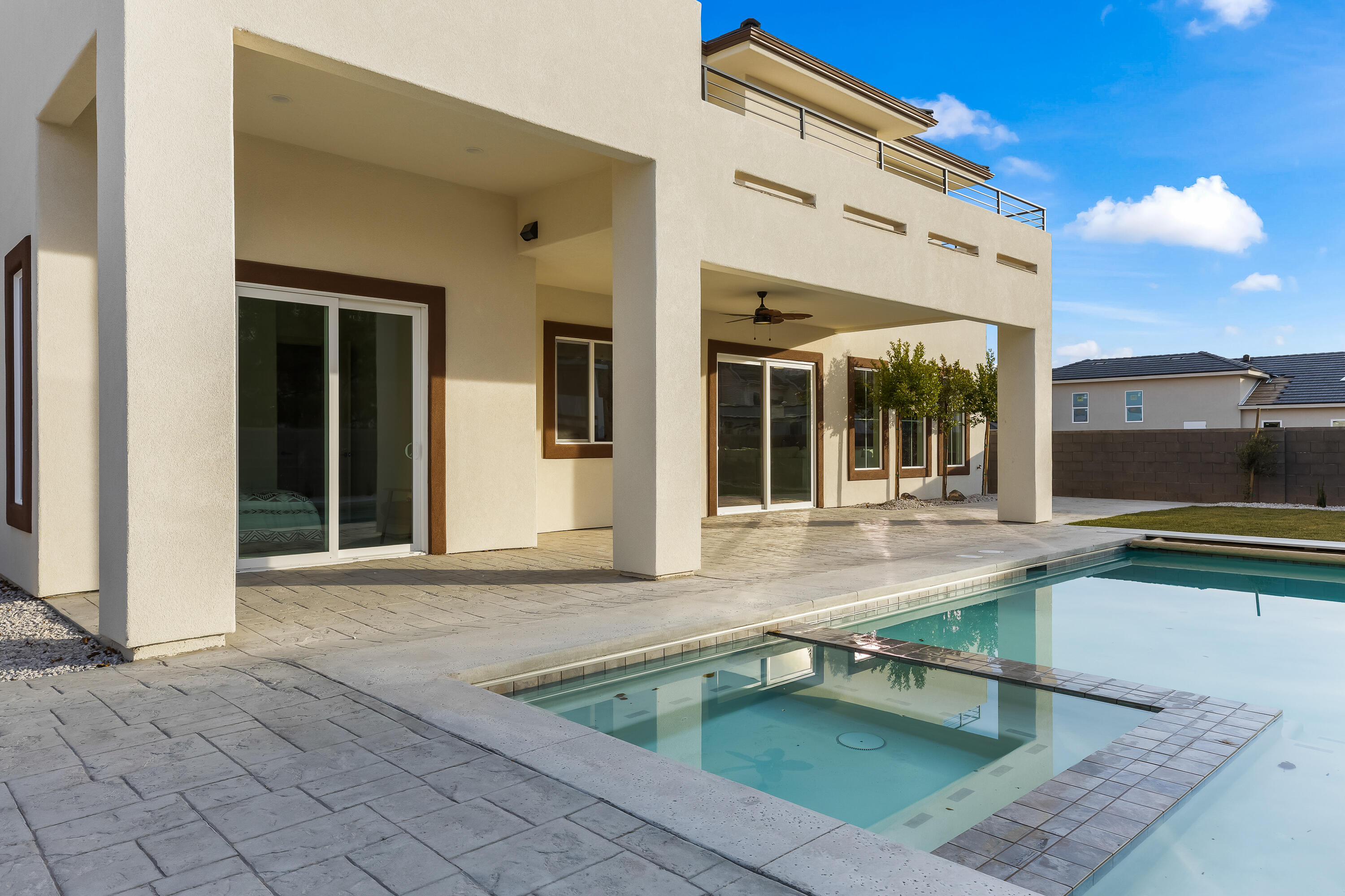 FALCON RIDGE - Residential