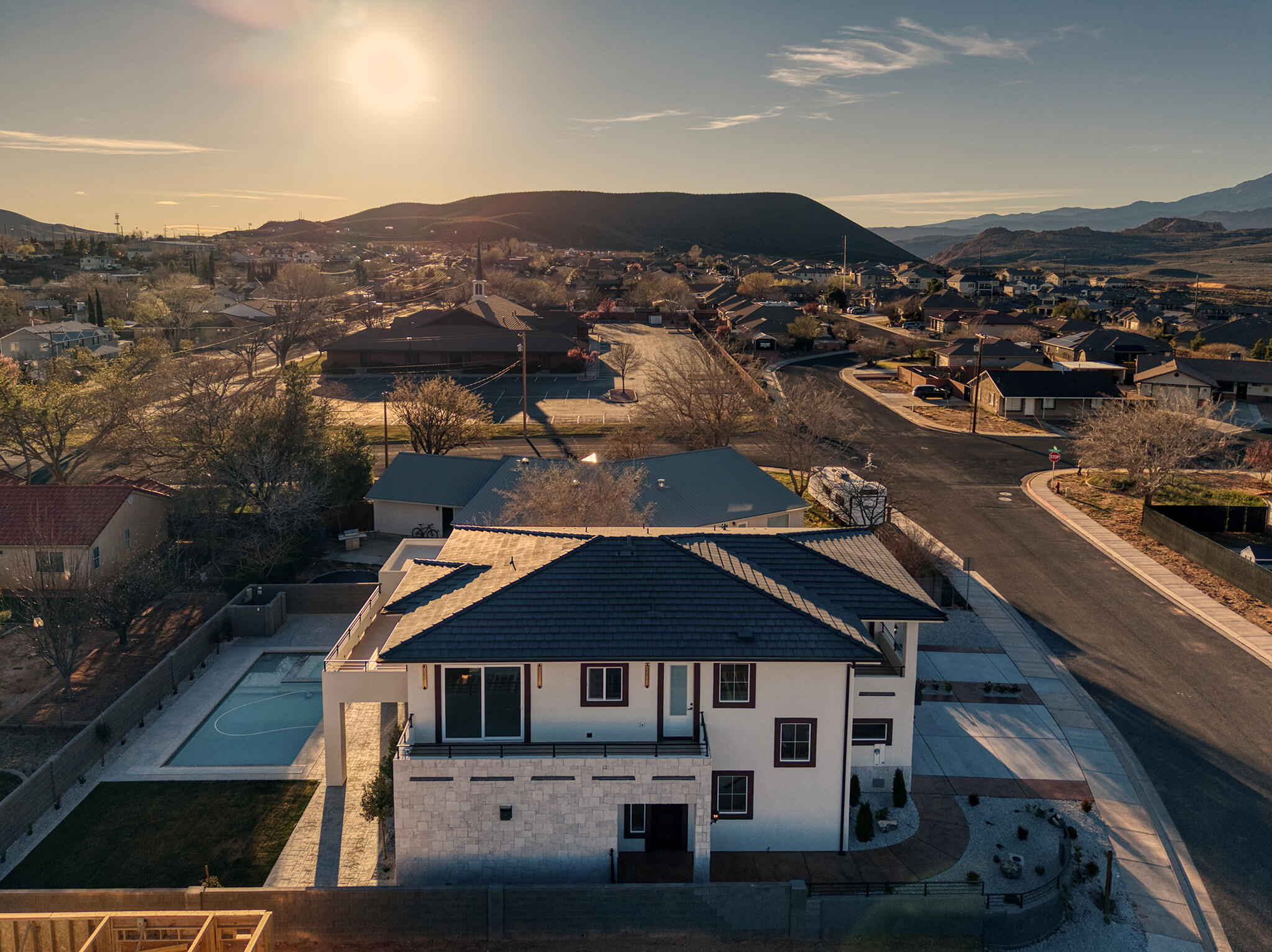 FALCON RIDGE - Residential