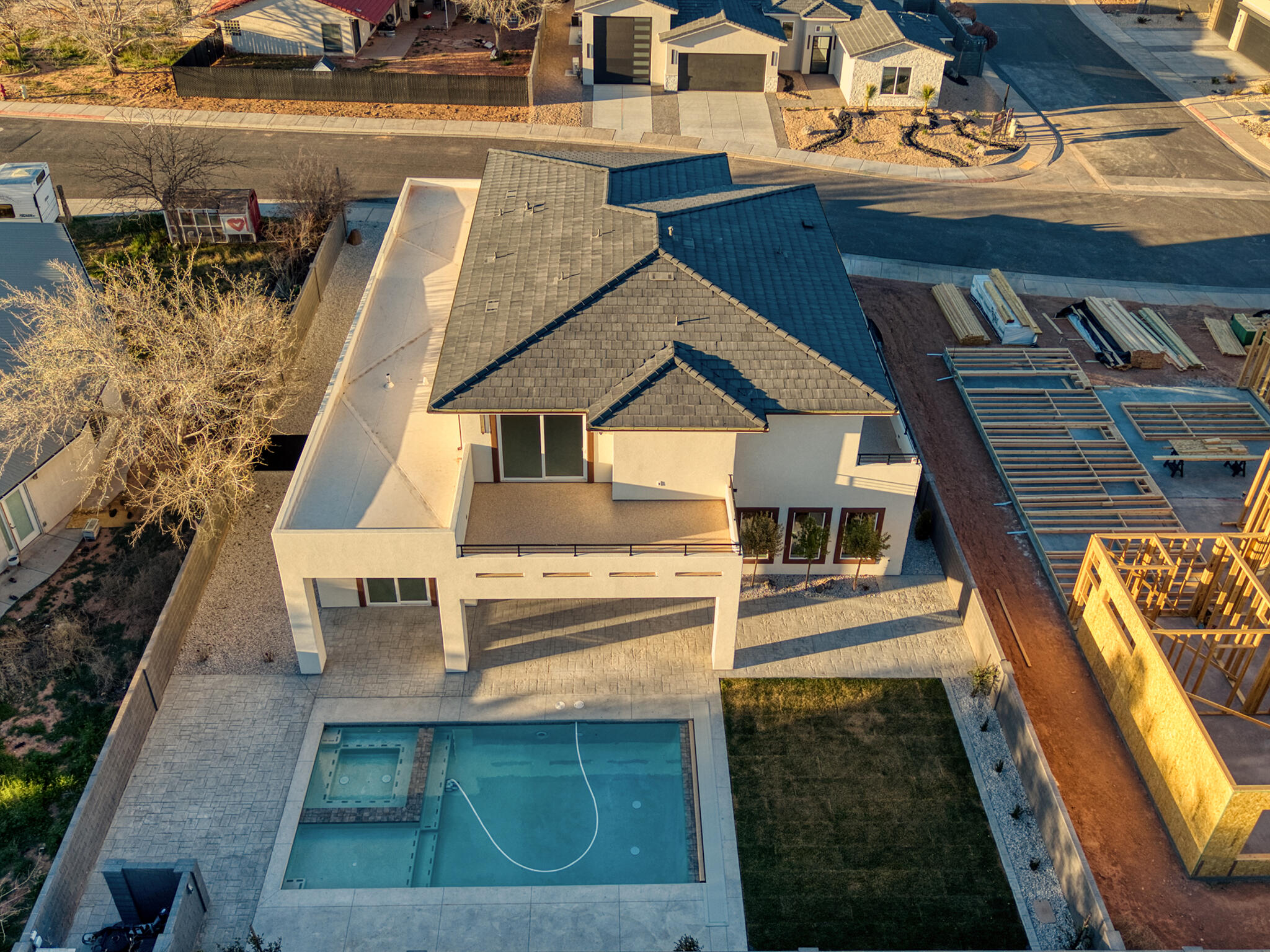 FALCON RIDGE - Residential