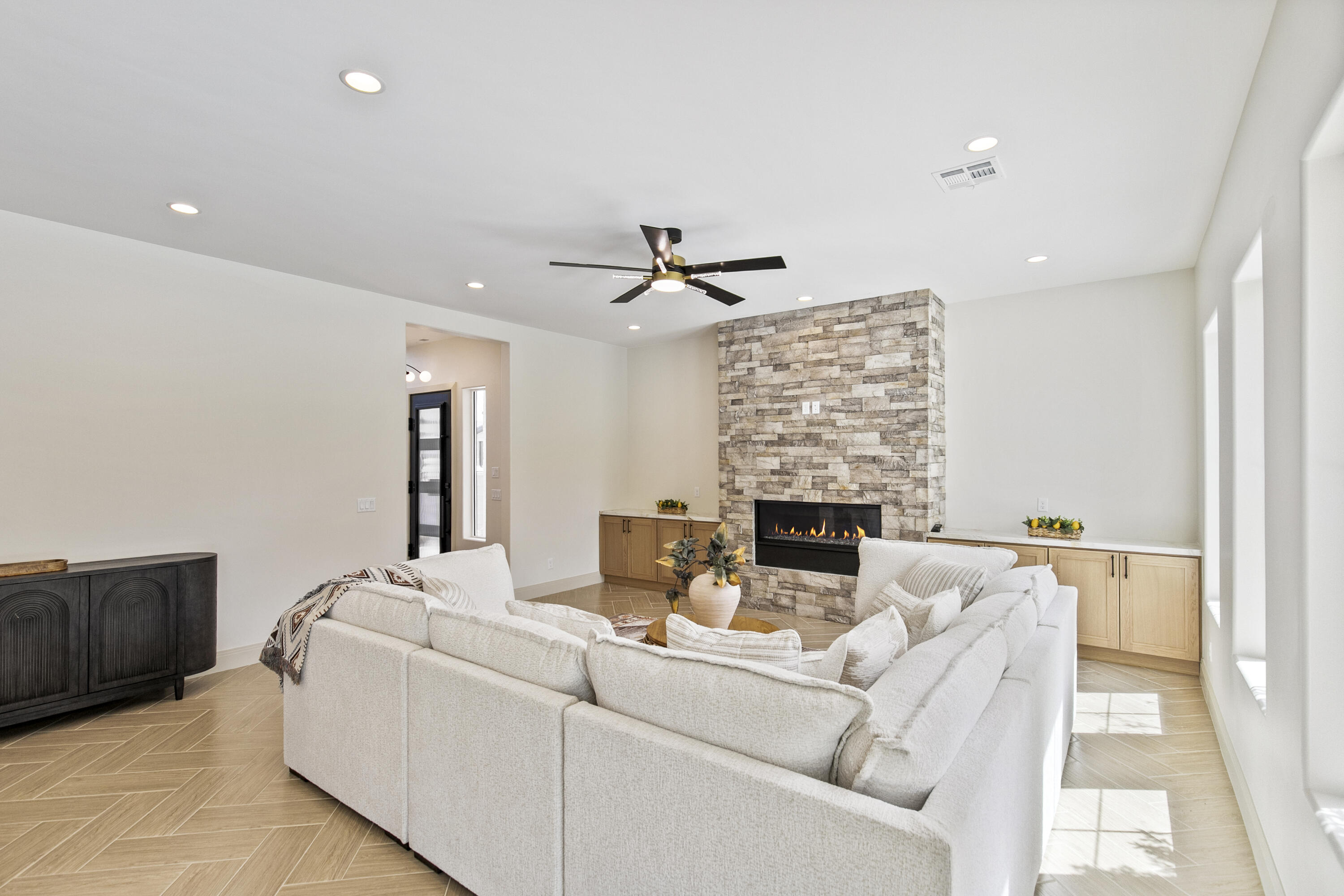 FALCON RIDGE - Residential