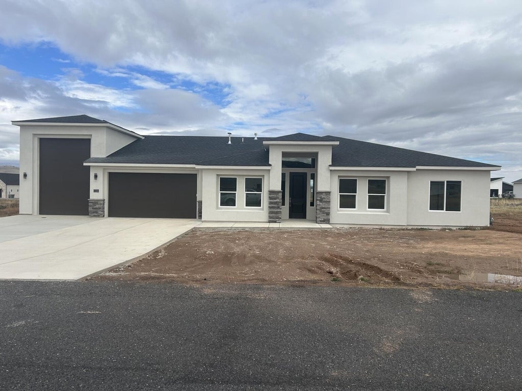 Photo of 723 E 350 S, Enterprise, UT 84725 (MLS # 26-277249)