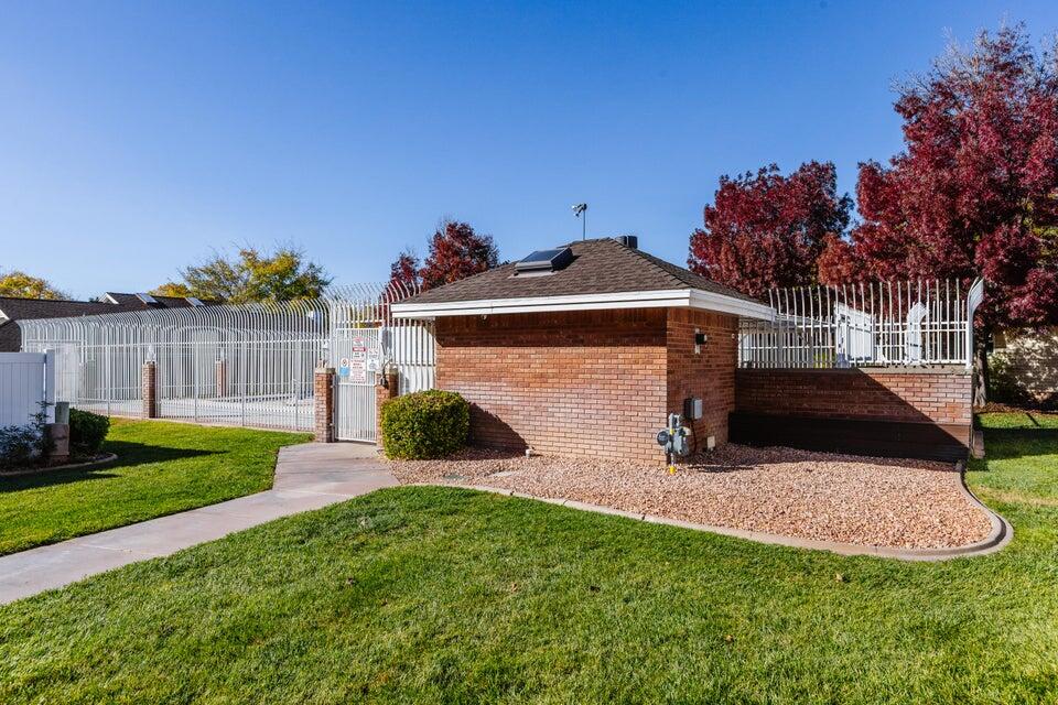 RED CANYON TOWNHOMES - Residential