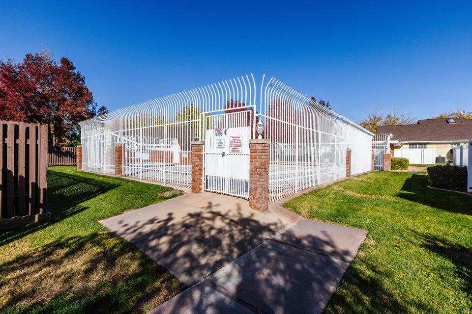 RED CANYON TOWNHOMES - Residential