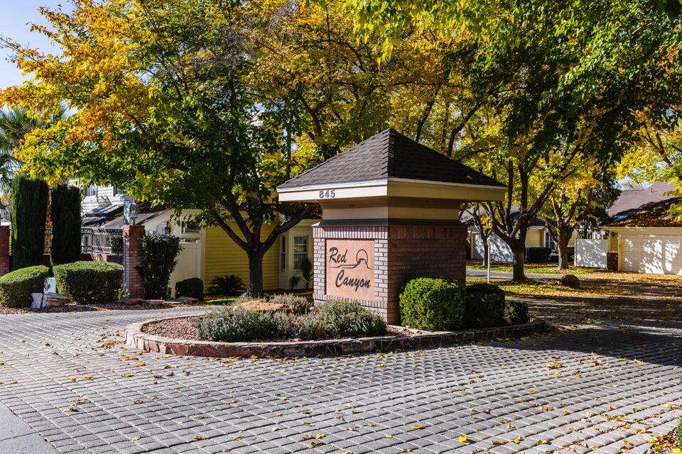 RED CANYON TOWNHOMES - Residential