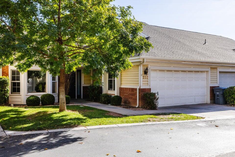 RED CANYON TOWNHOMES - Residential