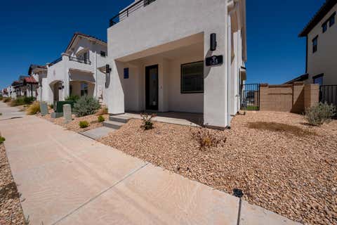 Tiny photo for 628 W JUNIPER HILL DR, Saint George, UT 84790 (MLS # 26-274761)