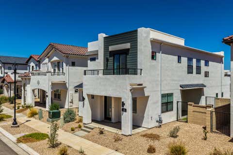 Photo of 628 W JUNIPER HILL DR, Saint George, UT 84790 (MLS # 26-274761)