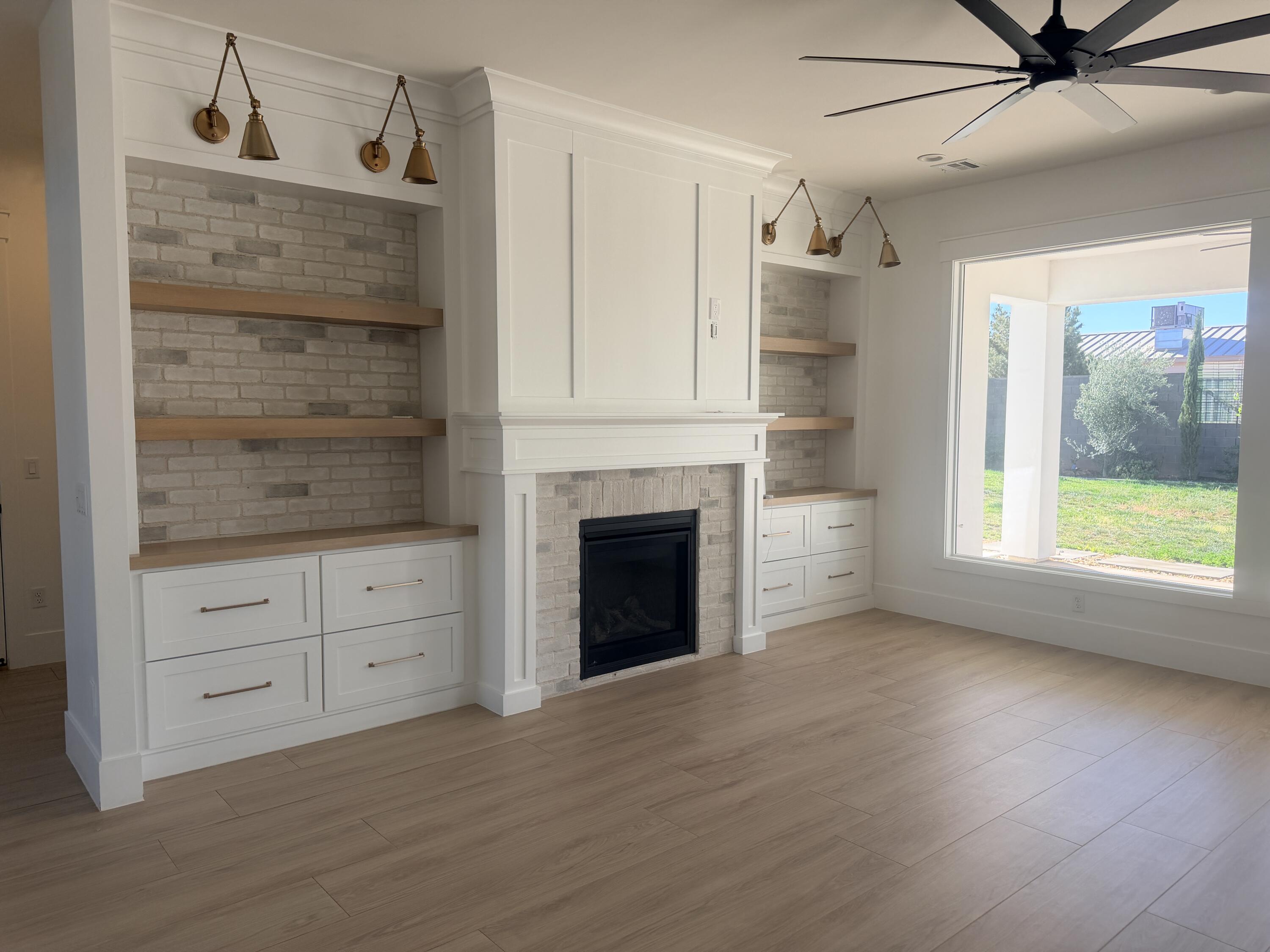 QUEENSRIDGE - Residential