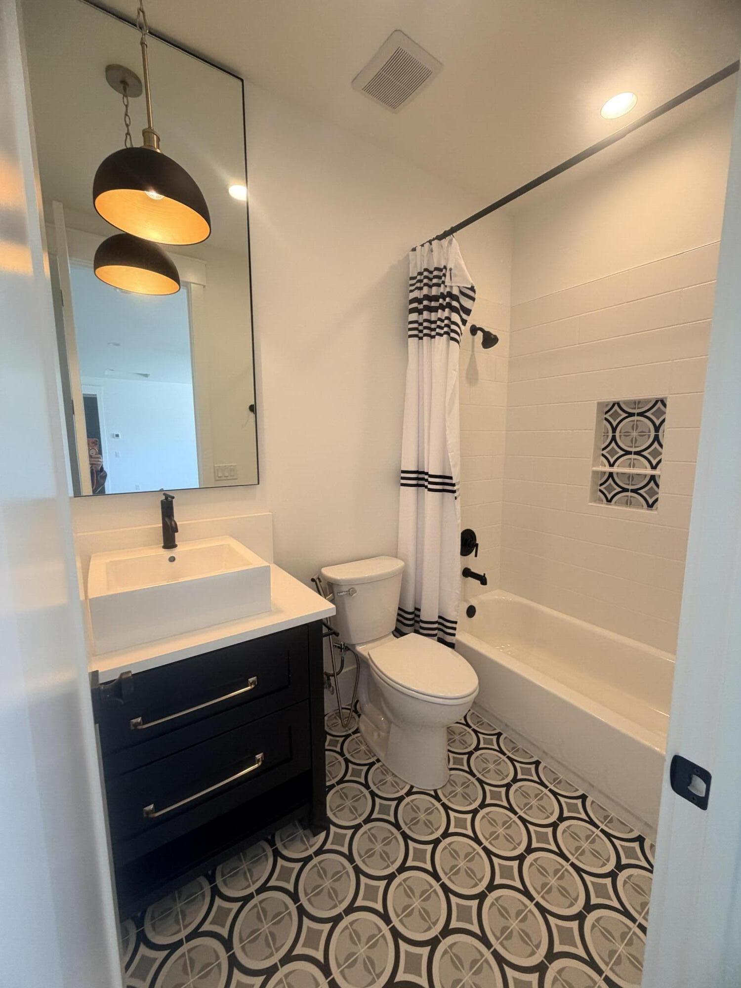 QUEENSRIDGE - Residential