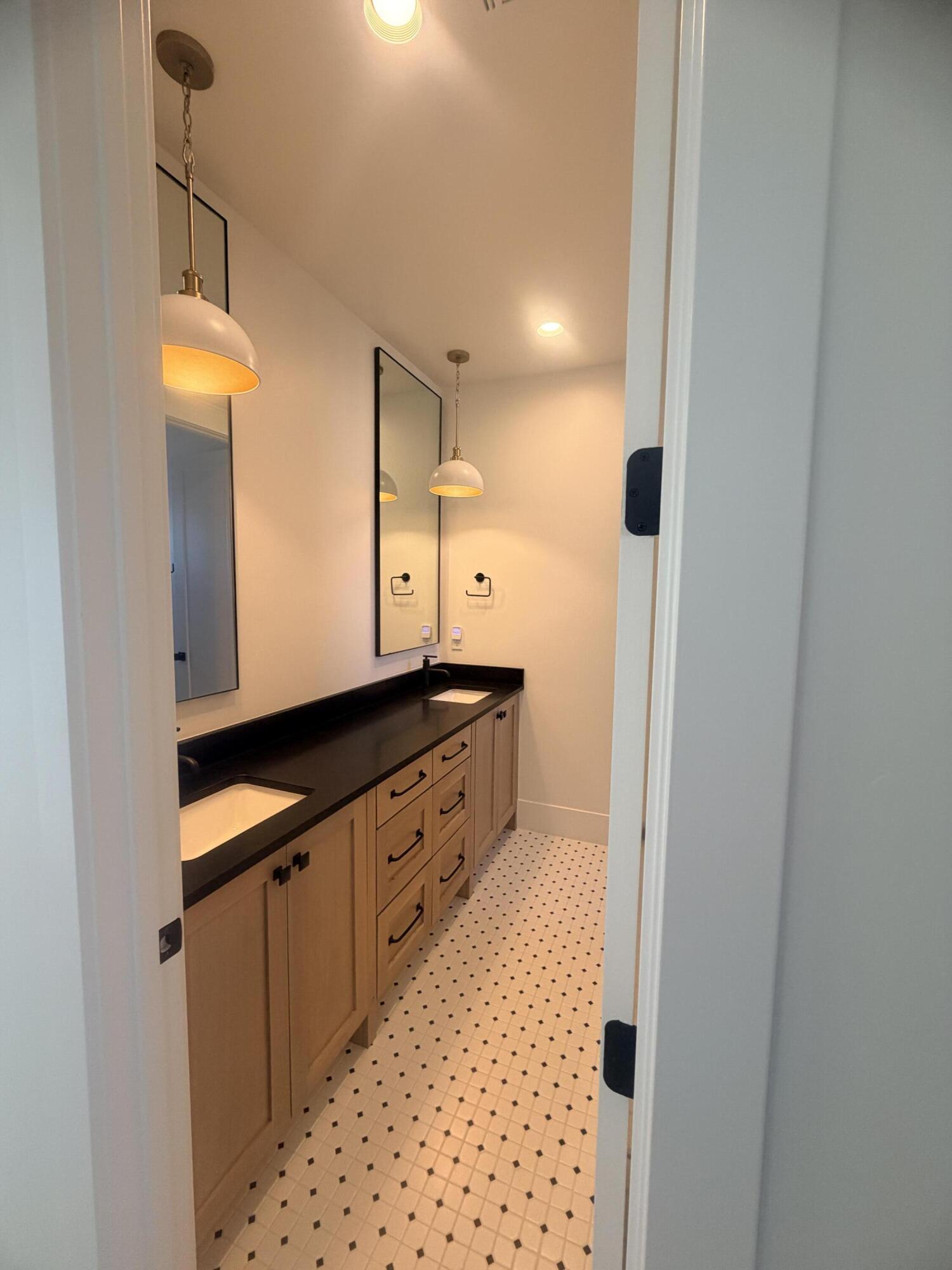 QUEENSRIDGE - Residential