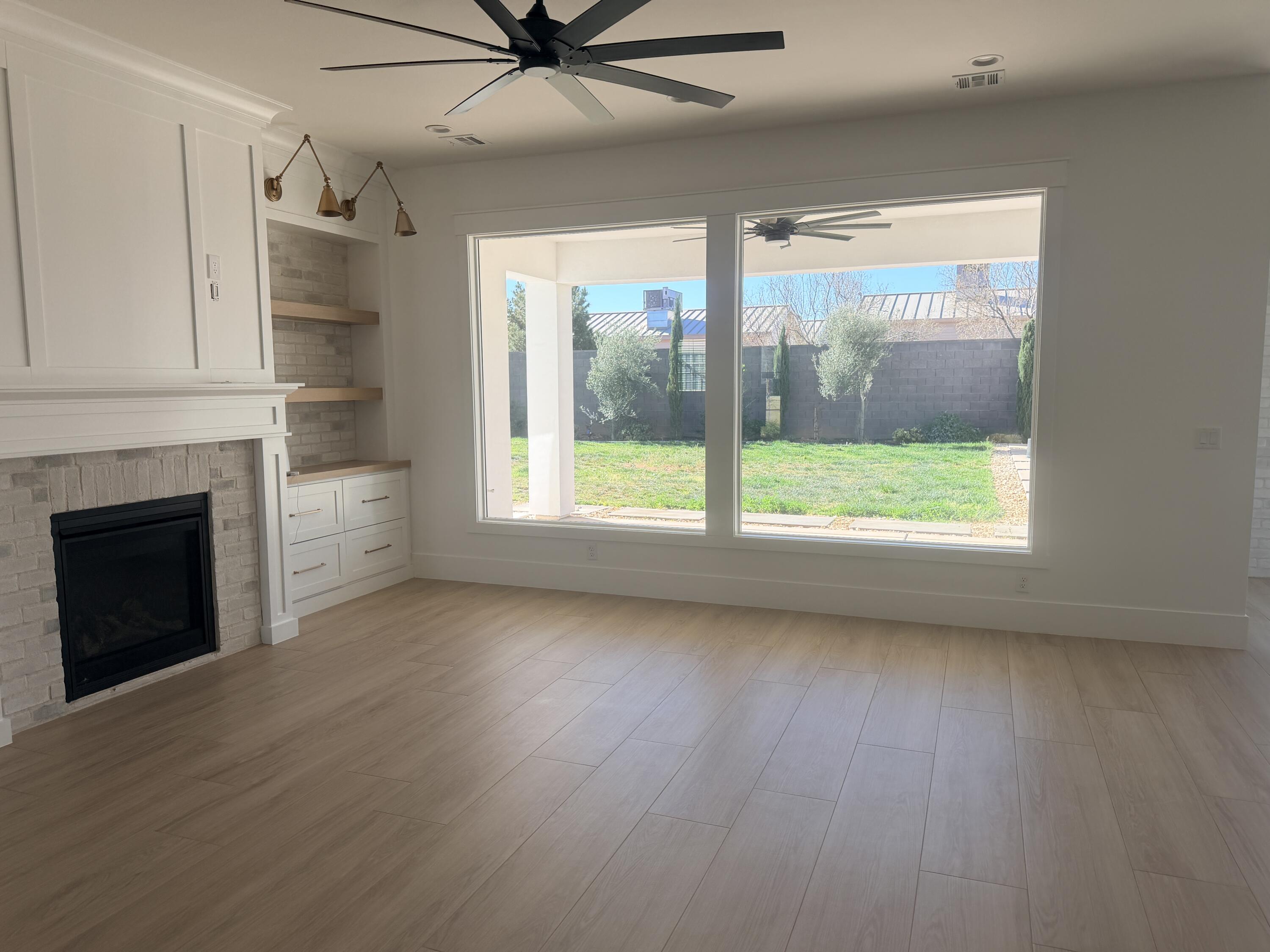 QUEENSRIDGE - Residential