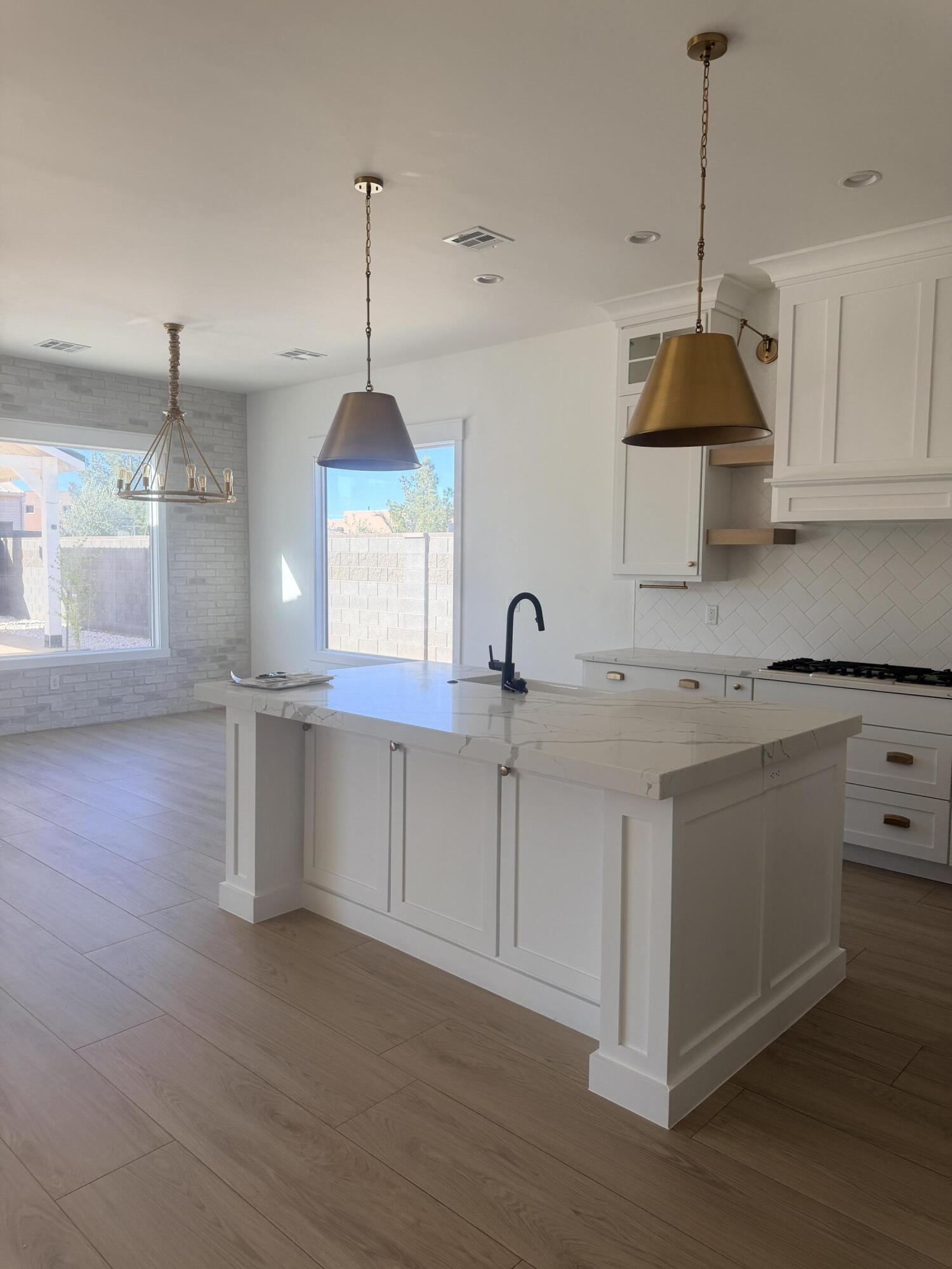 QUEENSRIDGE - Residential