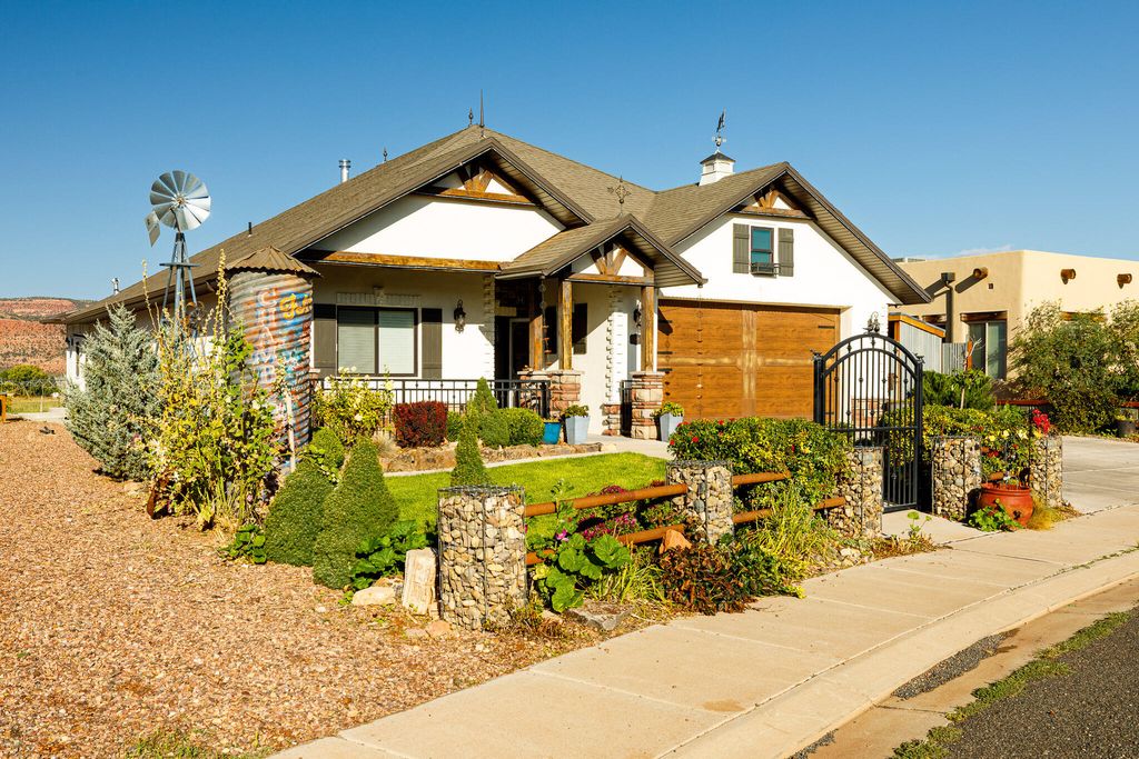 Photo of 580 S Cedar CIR, Kanab, UT 84741 (MLS # 26-273222)