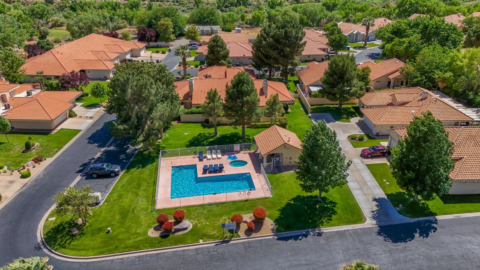 RIVERWOOD TOWNHOMES - Residential