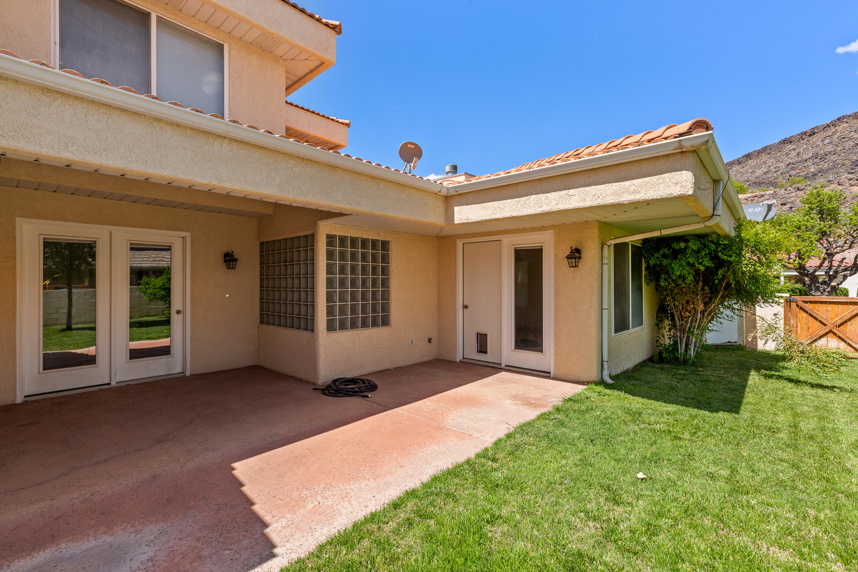 RIVERWOOD TOWNHOMES - Residential