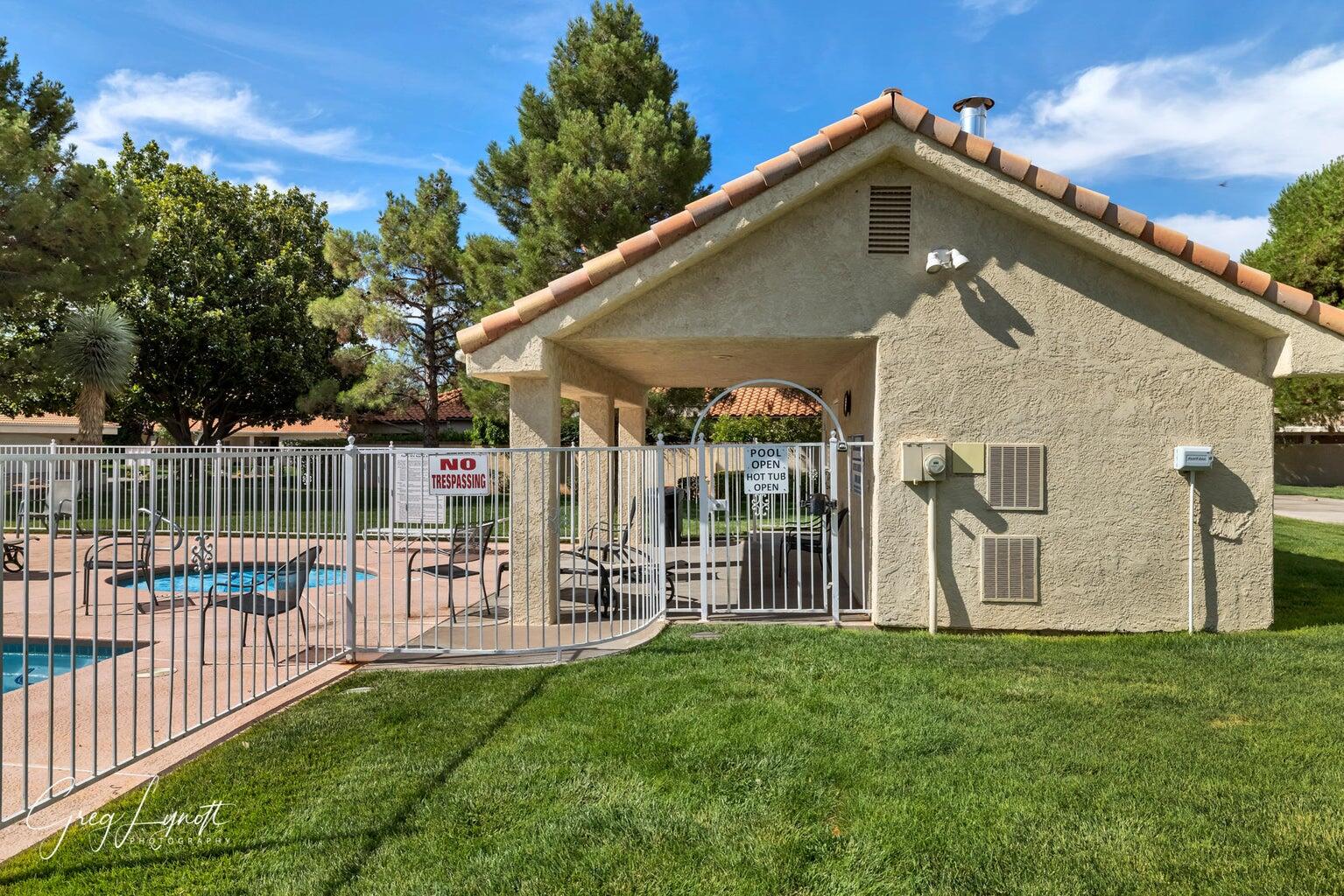 RIVERWOOD TOWNHOMES - Residential