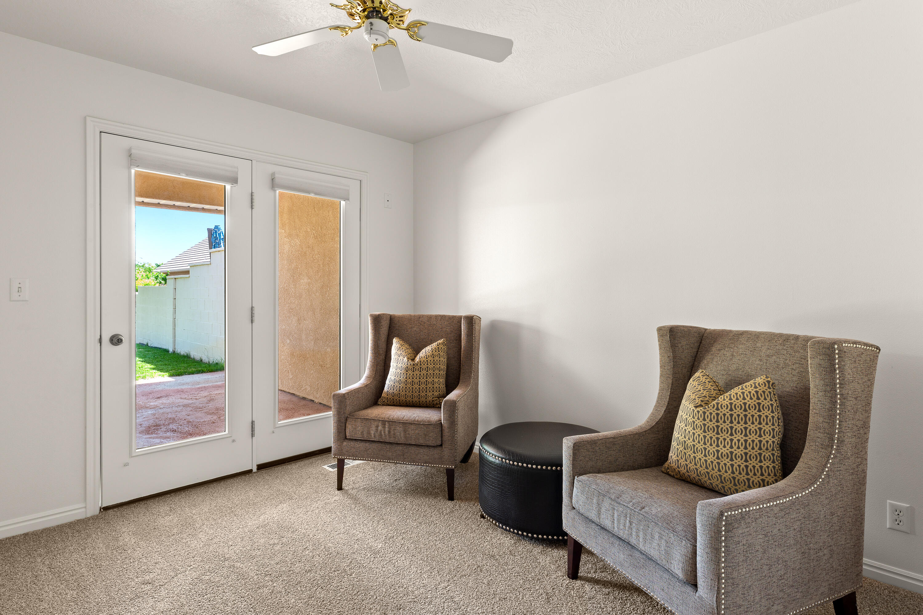 RIVERWOOD TOWNHOMES - Residential