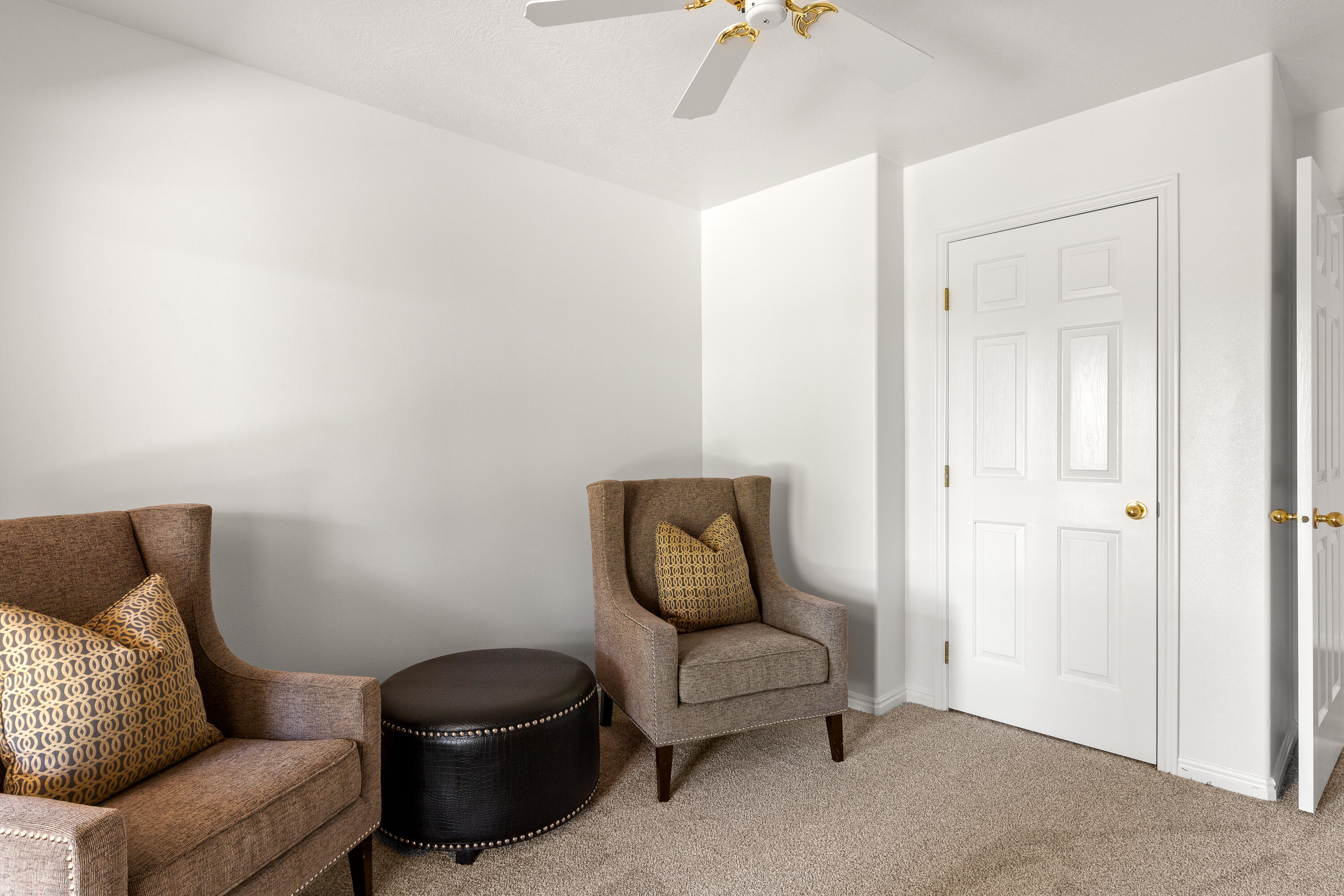 RIVERWOOD TOWNHOMES - Residential