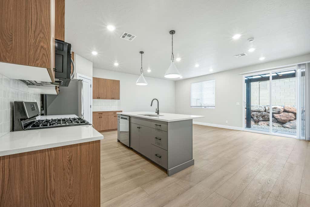 Photo of 3983 E Razor DR 121 #121, Washington, UT 84780 (MLS # 26-273585)