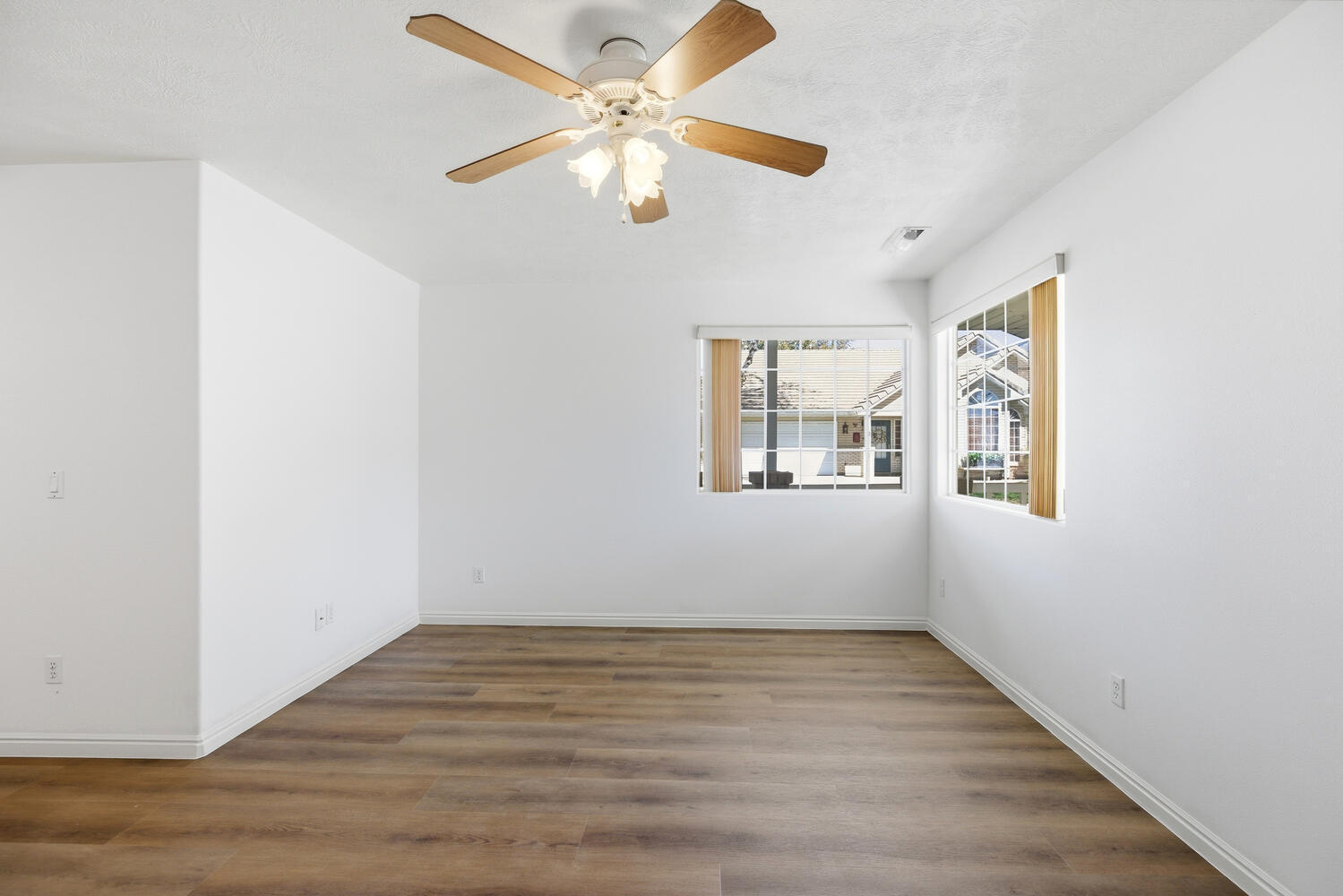 CREEKSIDE HOMES - Residential