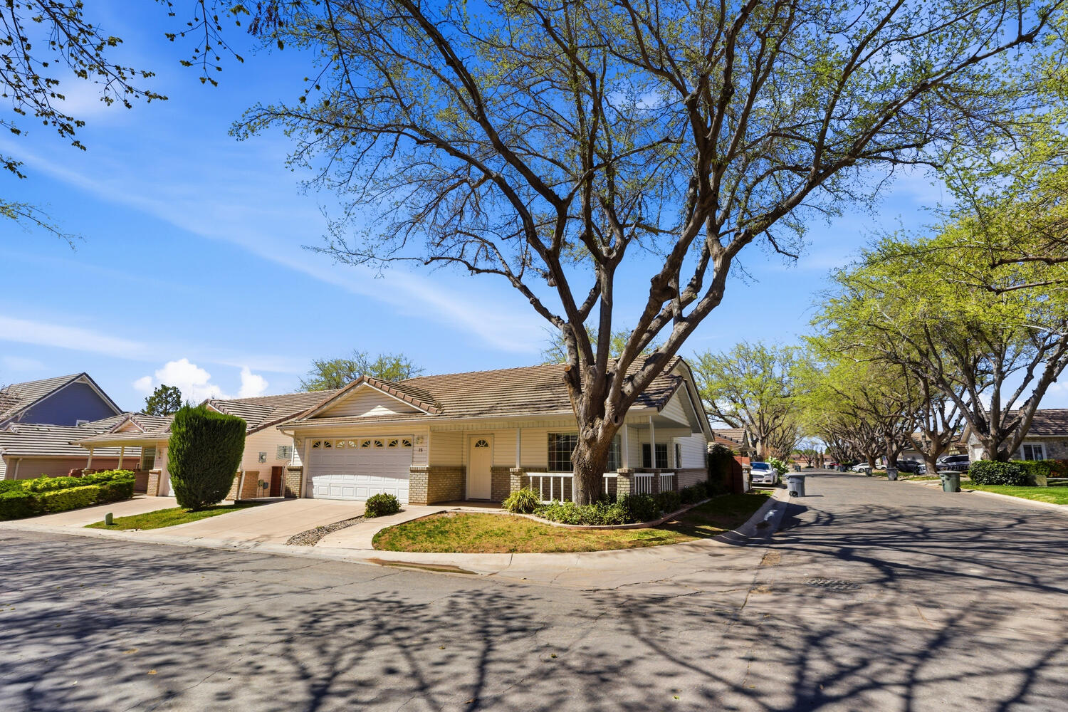 CREEKSIDE HOMES - Residential