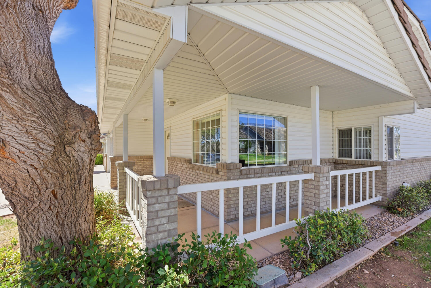 CREEKSIDE HOMES - Residential