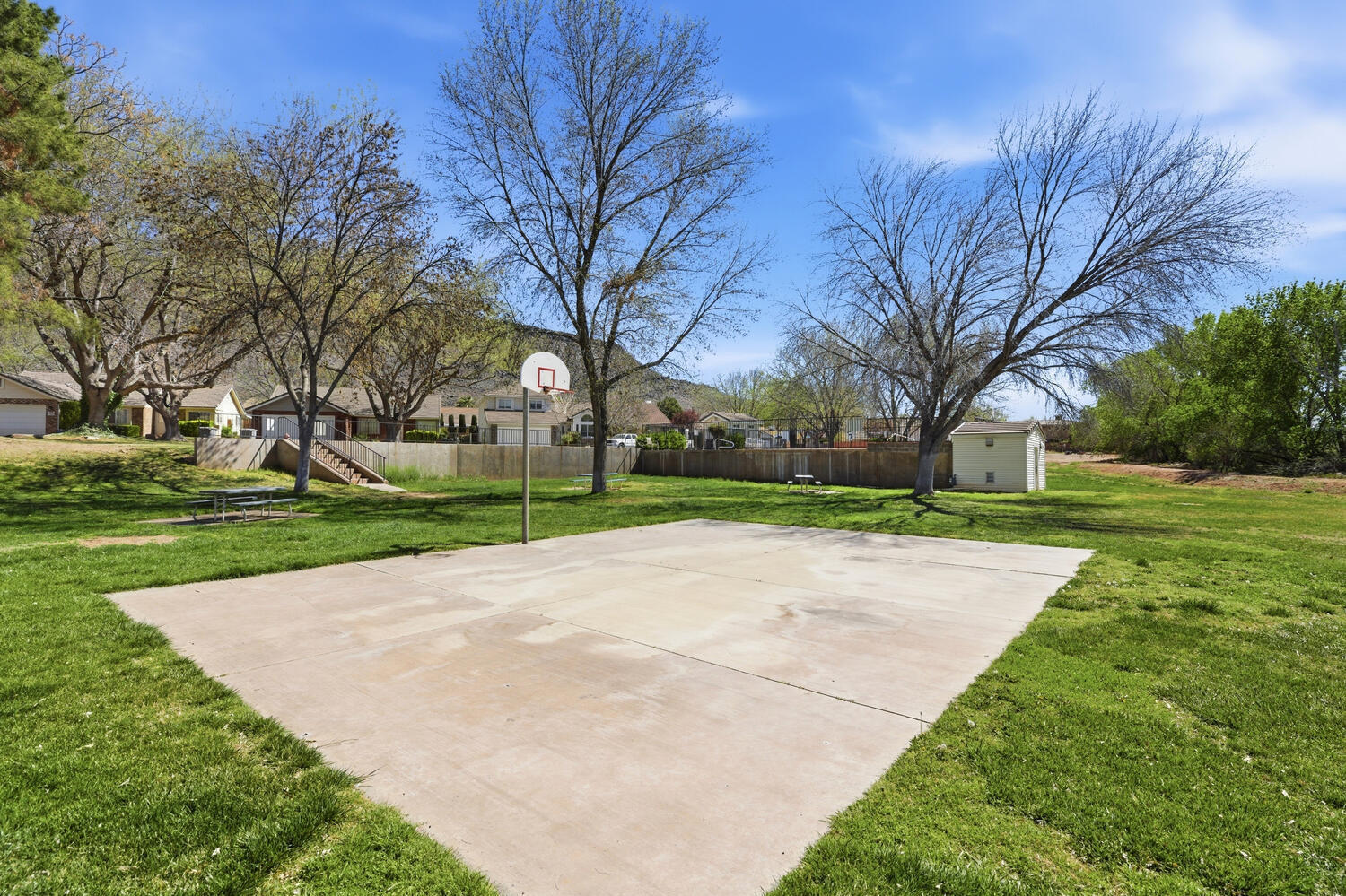 CREEKSIDE HOMES - Residential