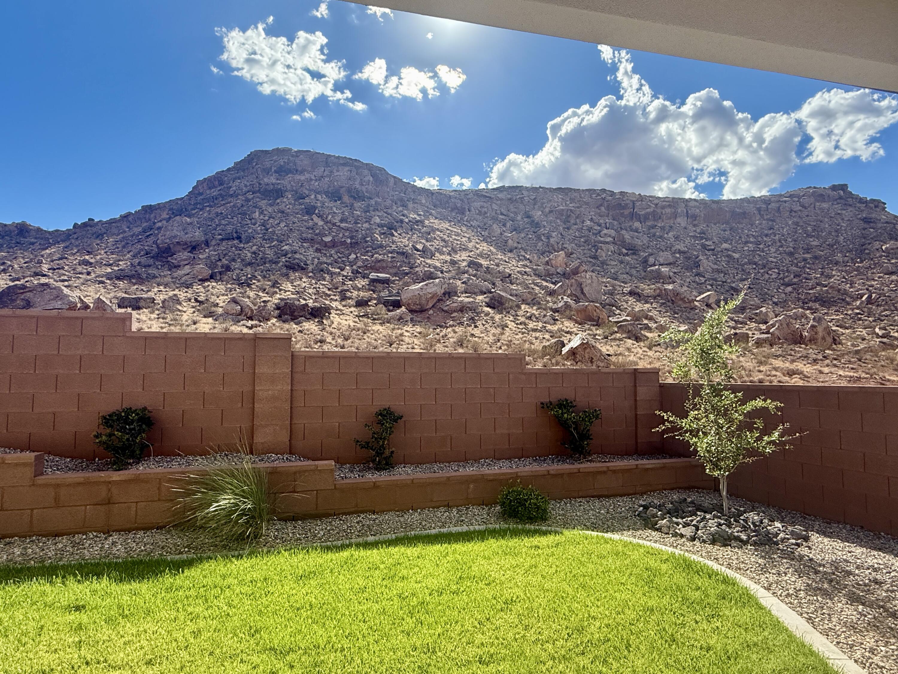 DESERT CLIFFS - Residential