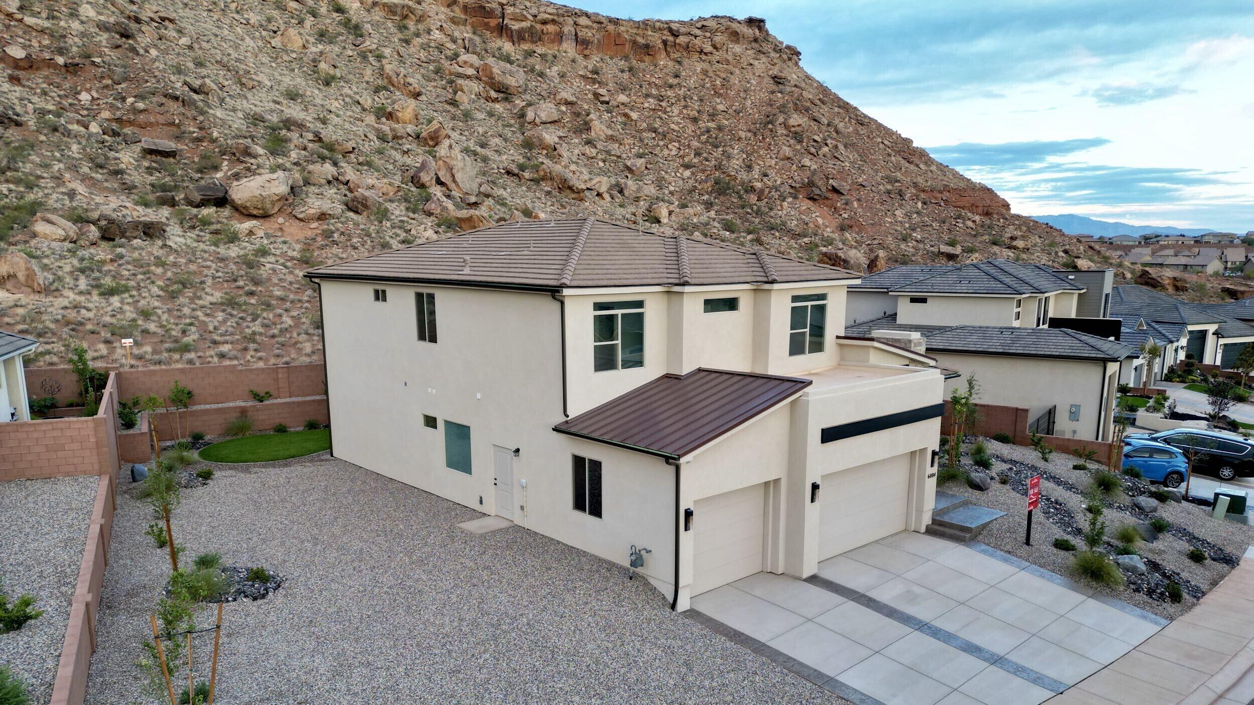 DESERT CLIFFS - Residential