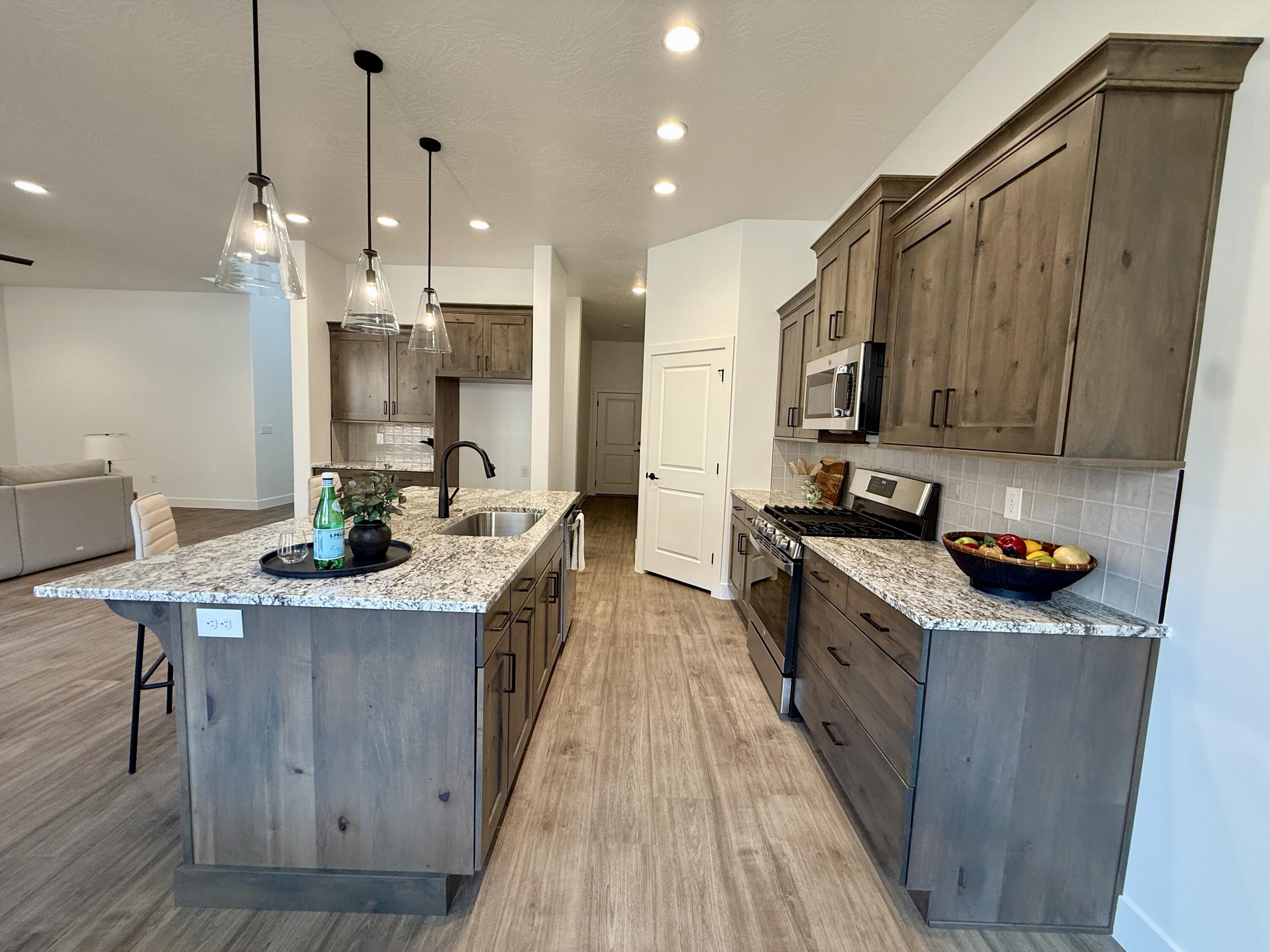 DESERT CLIFFS - Residential