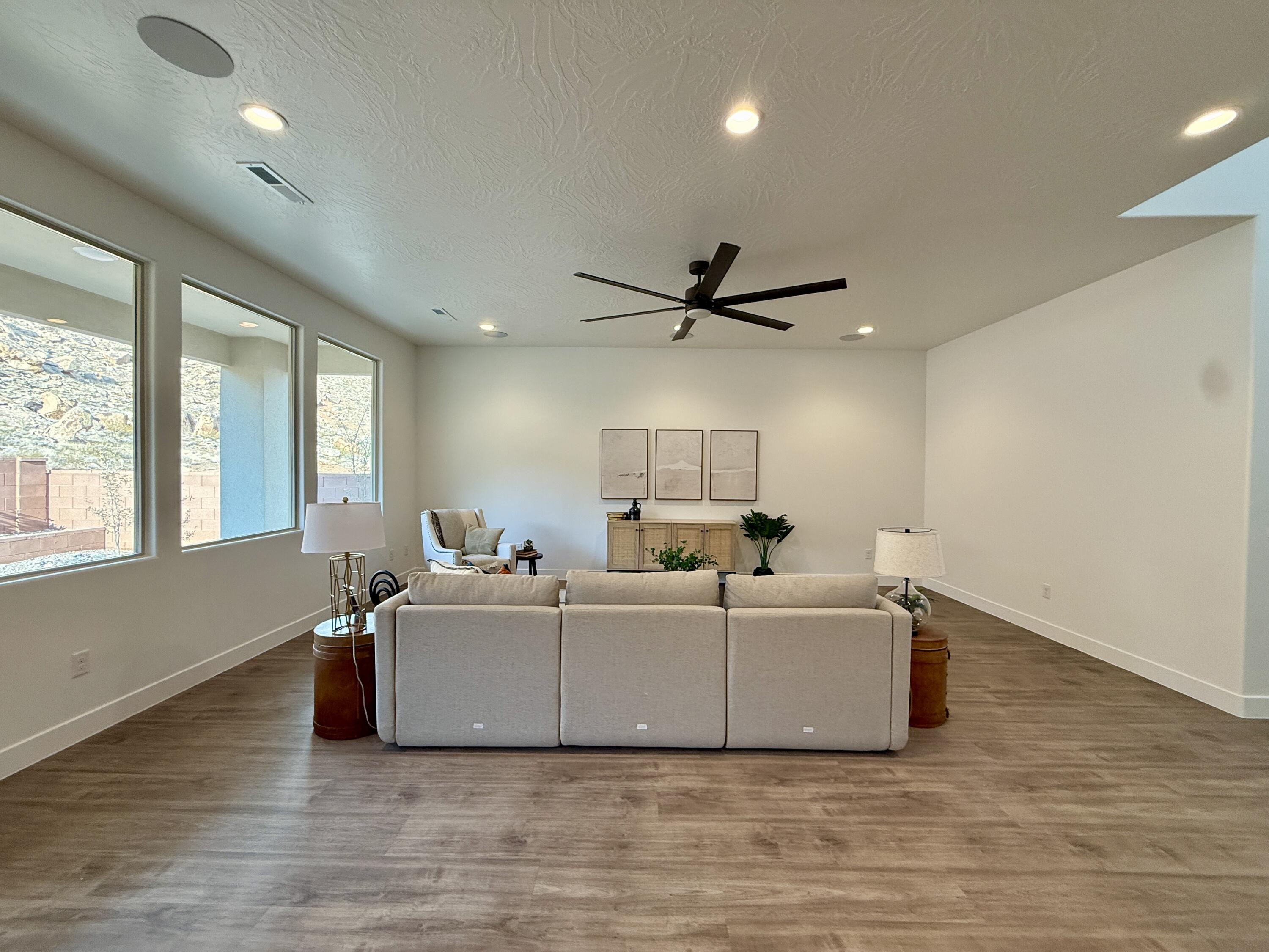 DESERT CLIFFS - Residential