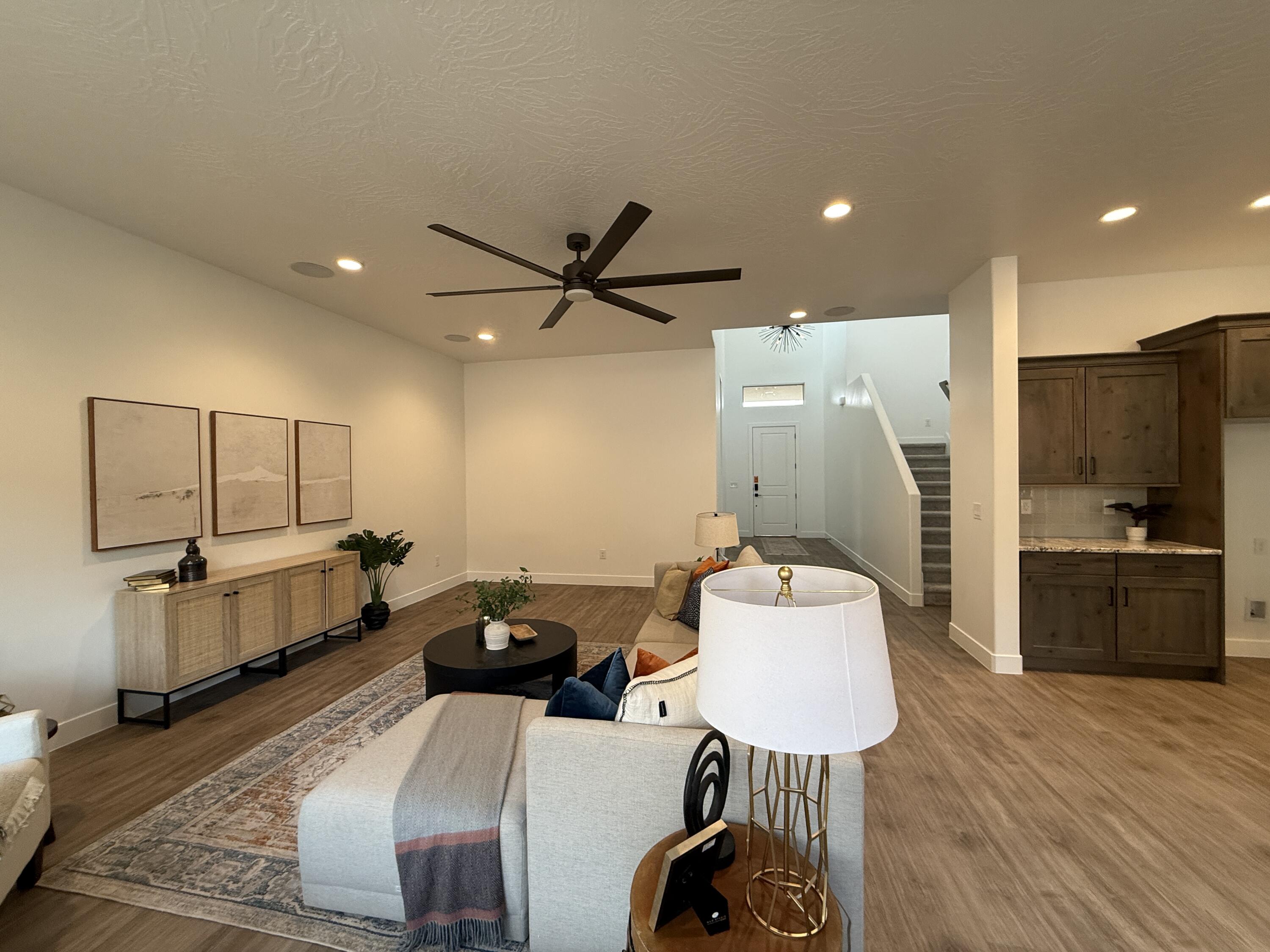 DESERT CLIFFS - Residential