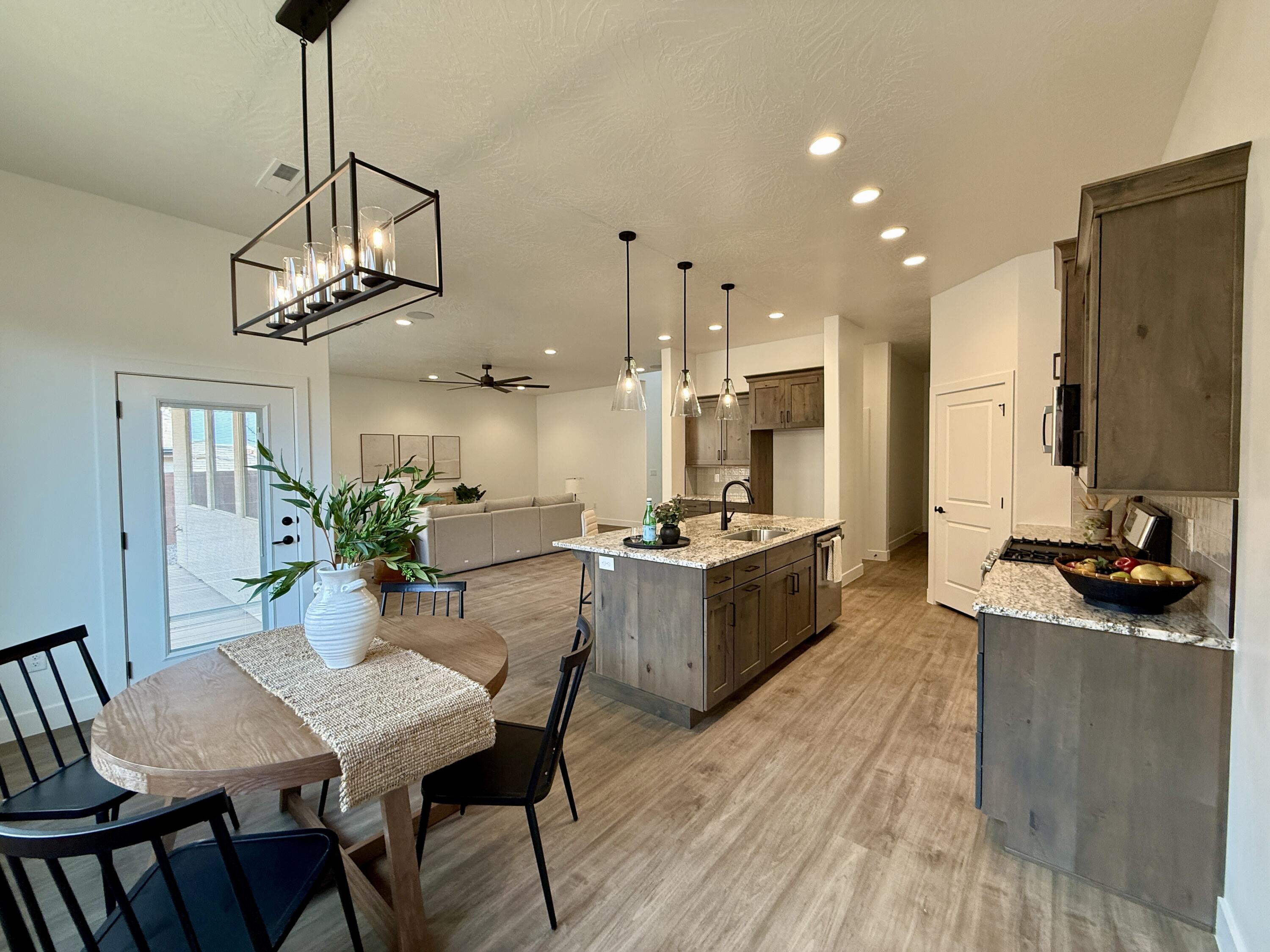 DESERT CLIFFS - Residential