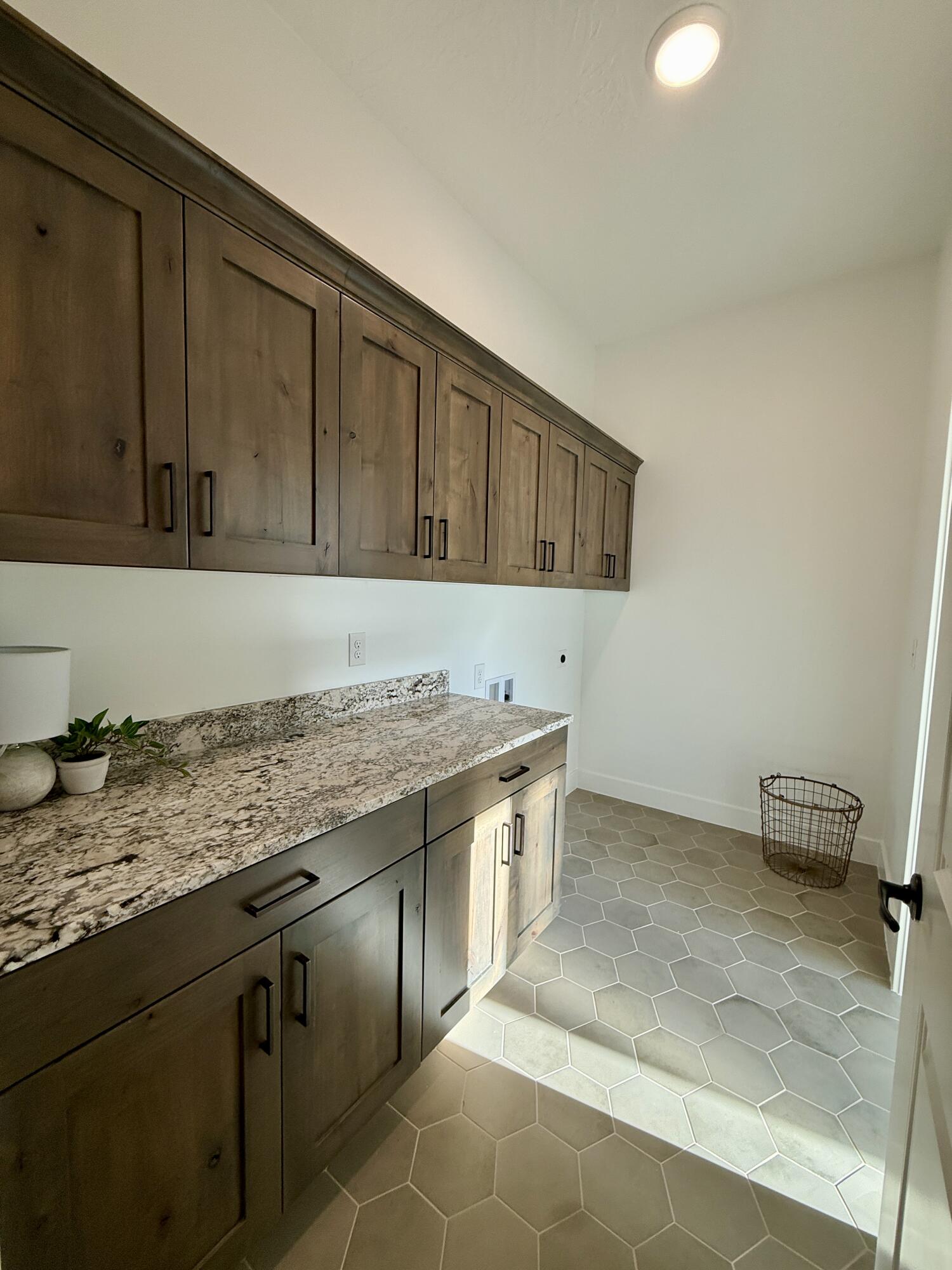 DESERT CLIFFS - Residential